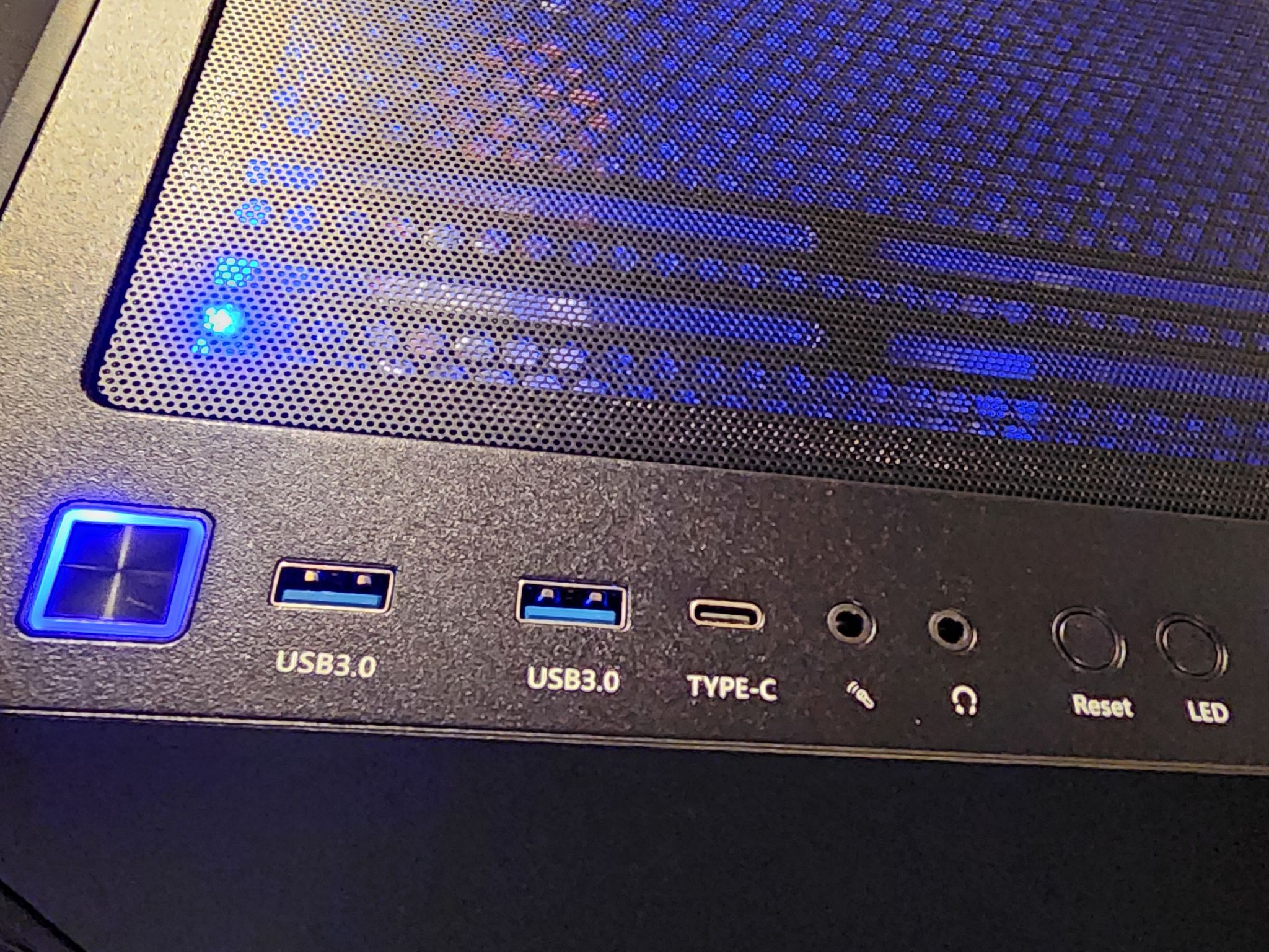 Nvidia RTX 3060 Ti / i7-10700K / 16GB DDR4 RAM / 1TB NVMe