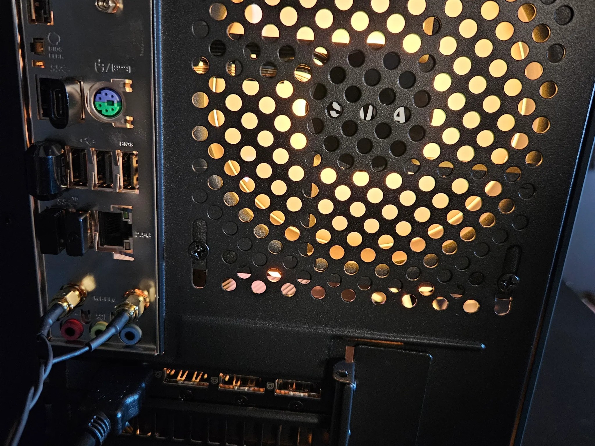 Scratch sale!! Portable liquid cooled RIG Ryzen 7 7800X3D / 32GB / 2TB SSD / RTX3060