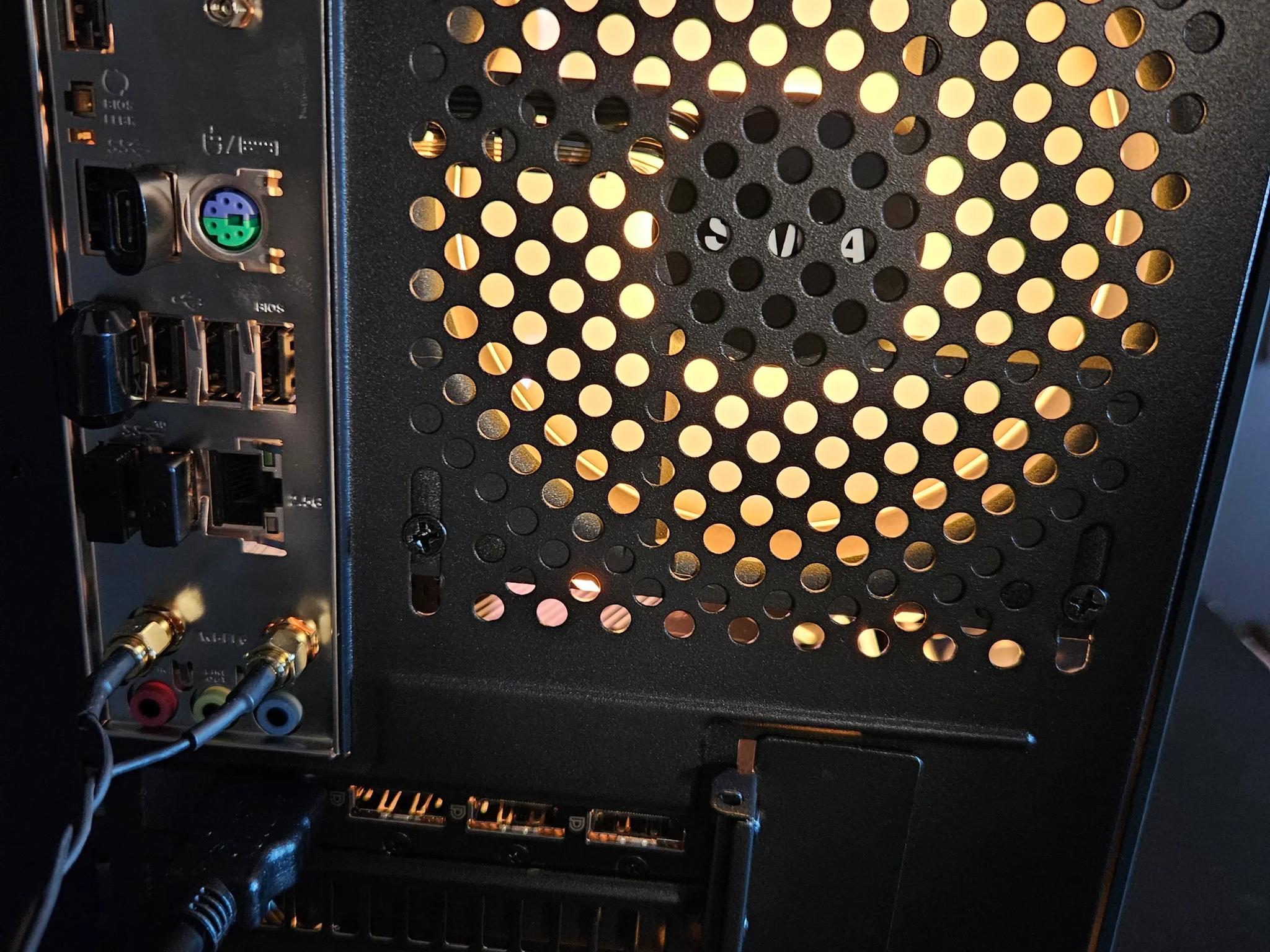 Scratch sale!! Portable liquid cooled RIG Ryzen 7 7800X3D / 32GB / 2TB SSD / RTX3060