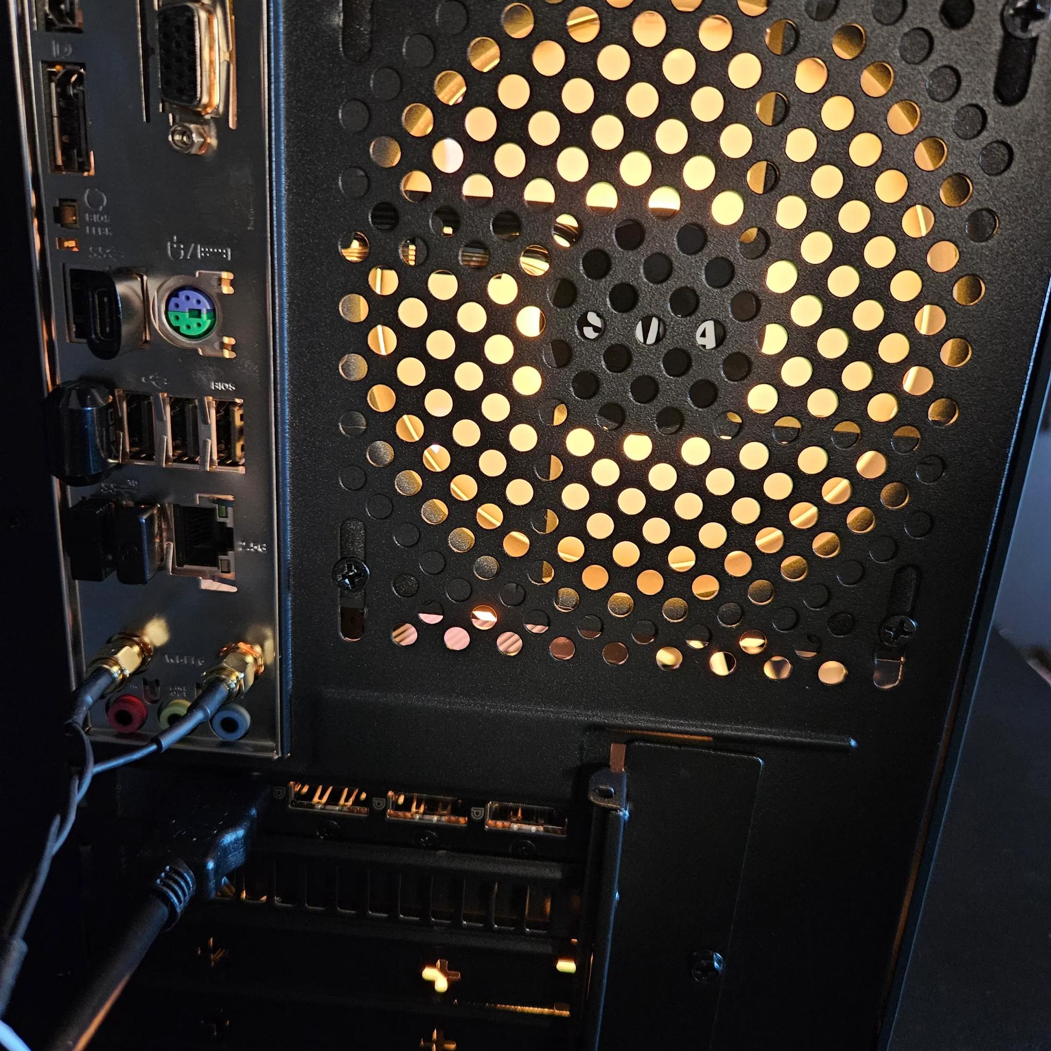 Scratch sale!! Portable liquid cooled RIG Ryzen 7 7800X3D / 32GB / 2TB SSD / RTX3060