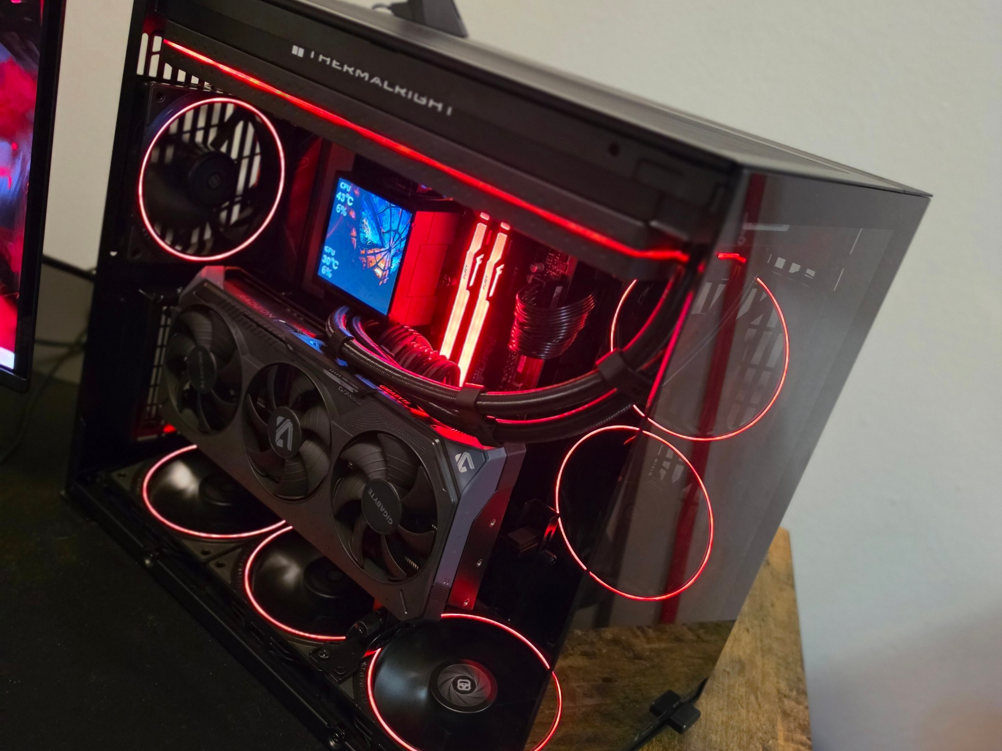 RX 9070 XT, Ryzen 7 9800X3D, 32gb 6800mhz cl34 Fury DDR5, 1tb NVMe SSD