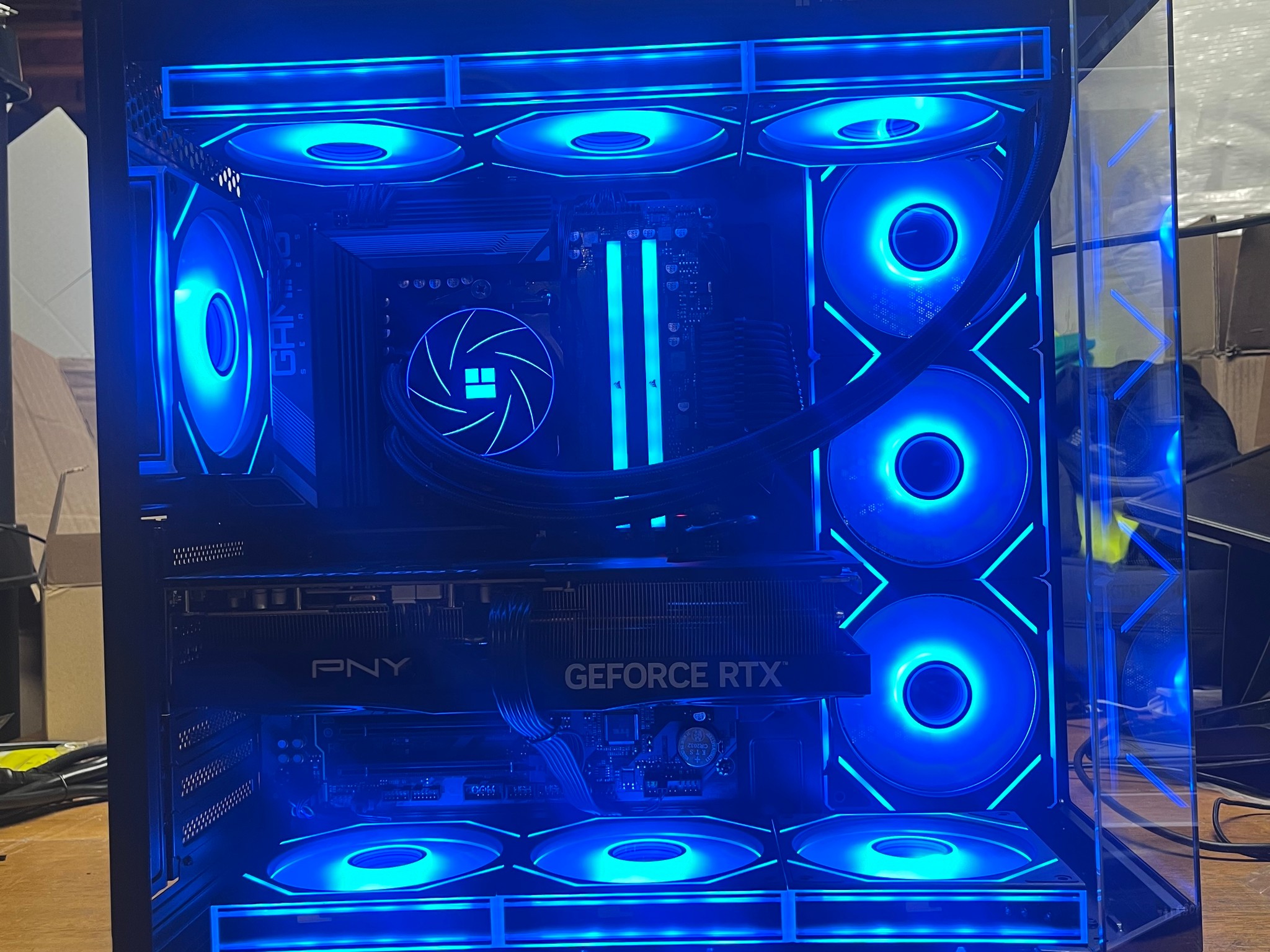 RTX 5070 Ti | Ryzen 9 7950X3D | 32 GB 6000MHz RAM | 1 Terabyte NVME Gaming PC