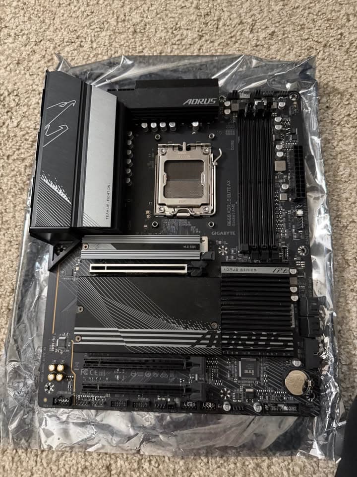 Ryzen 7 7800X3D AM5 GAMING CPU & Gigabyte B650 Aorus Elite AX