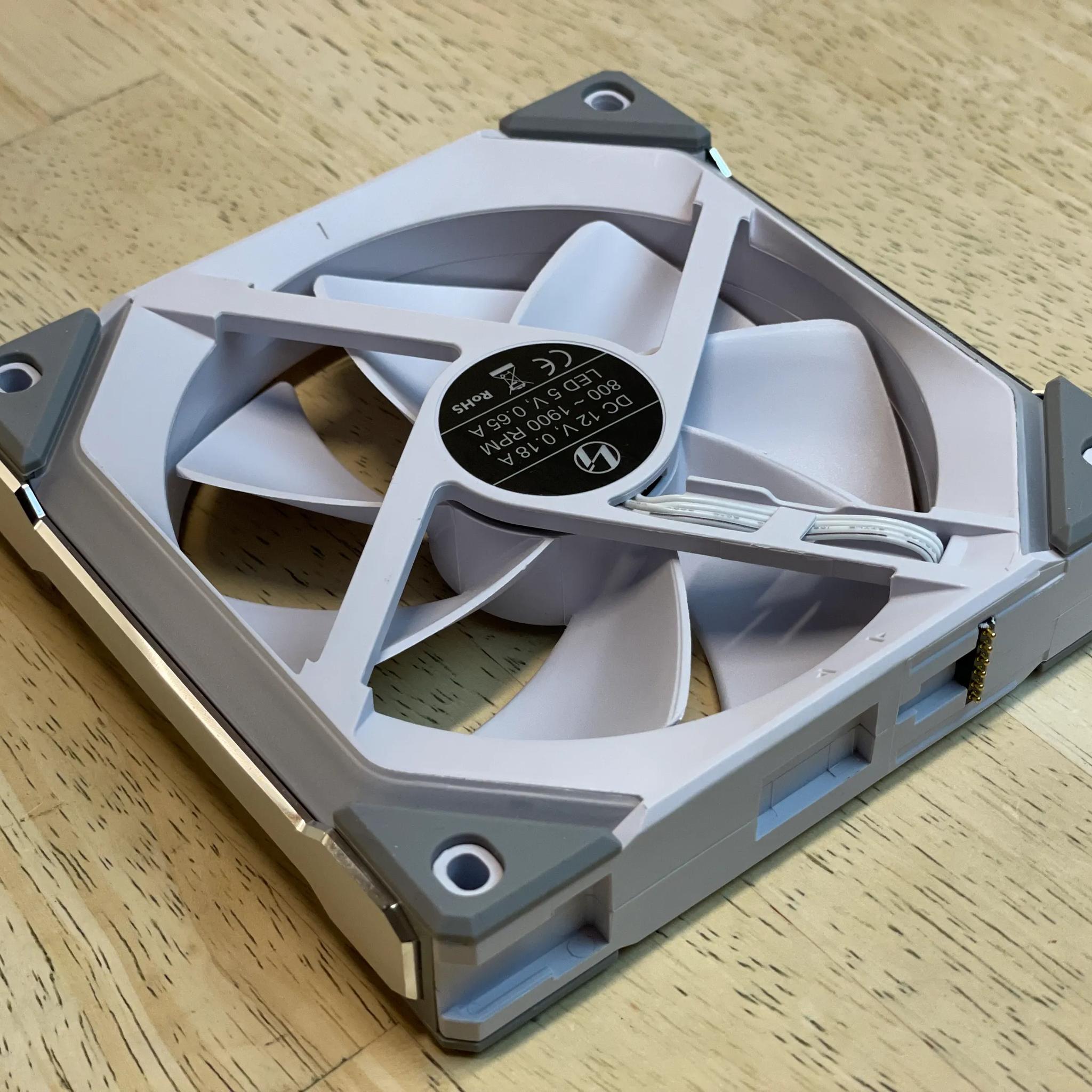 Lian-Li UNI FAN SL120 3-Pack White Edition (Copy 1)
