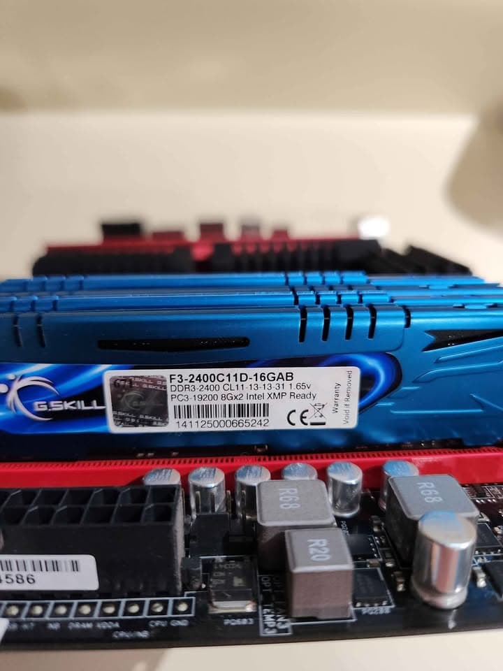 Asus Crosshair V Formula-Z ATX AM3+ Motherboard w/ CPU AMD FX-8350 and DR3 Ram 32GB (4x8GB)