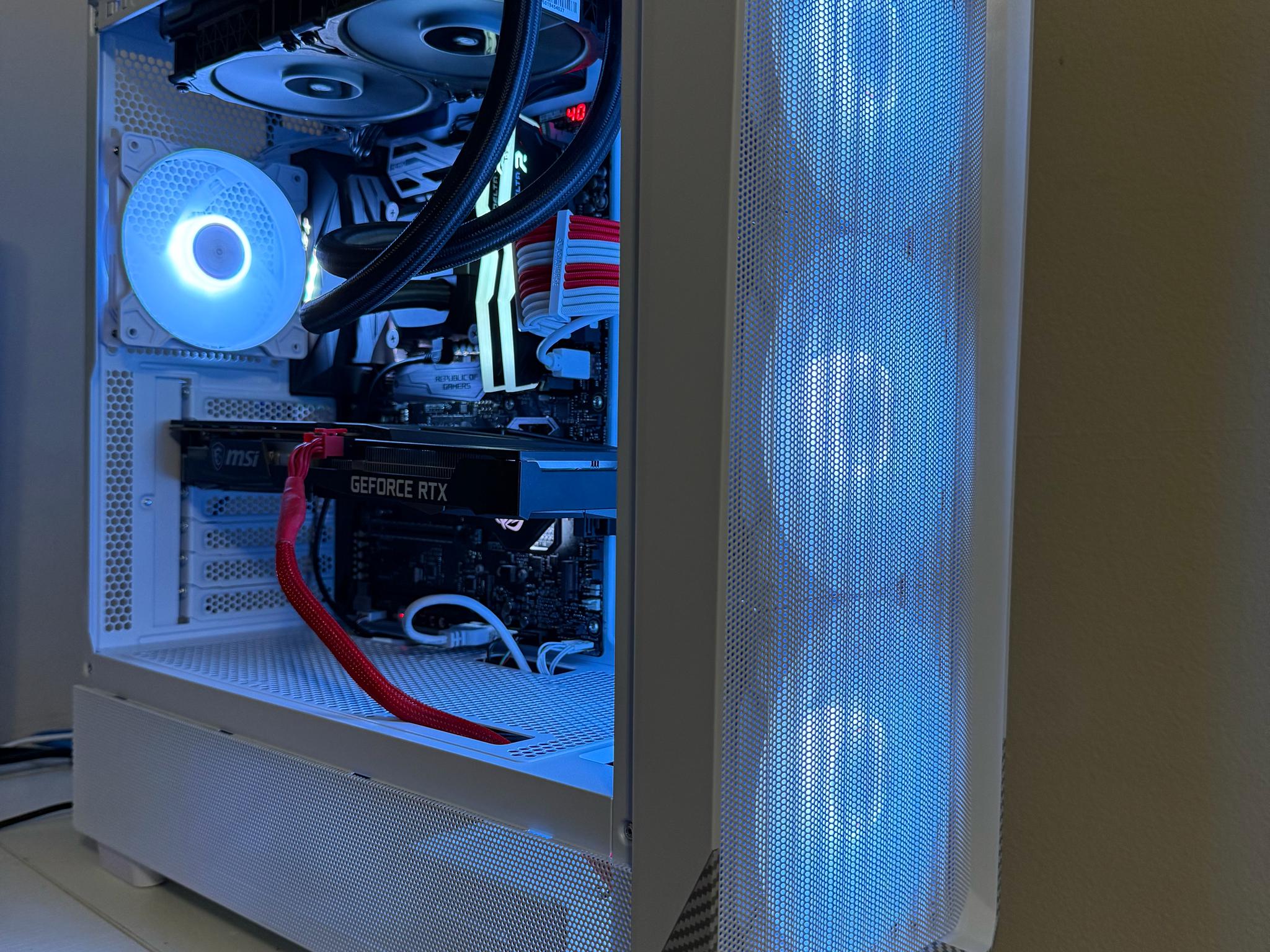 I7 8700k / RTX 3060 Ti / 16gb RAM/ 1tb SSD 2tb HDD