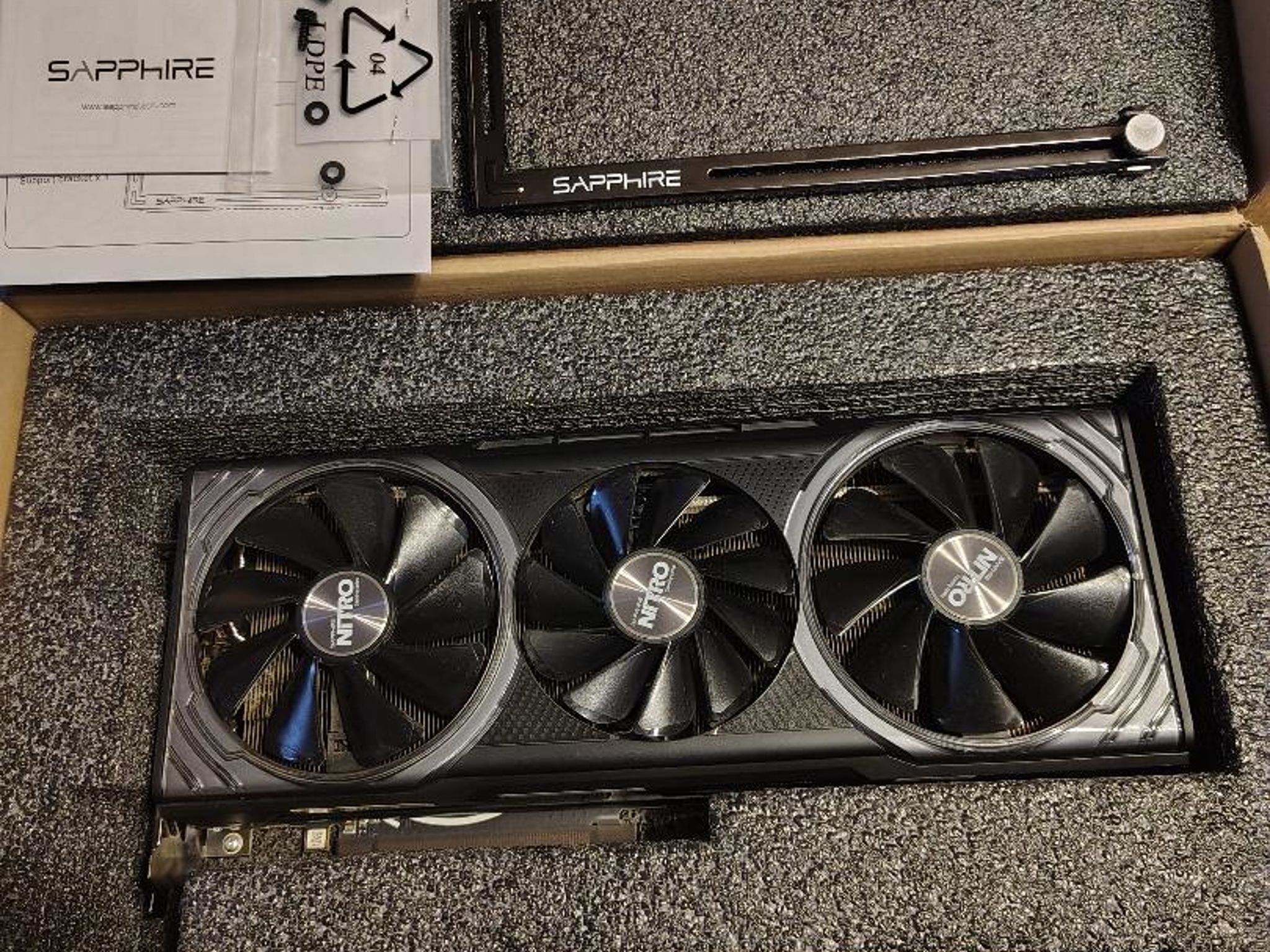 sapphire nitro plus vega 64