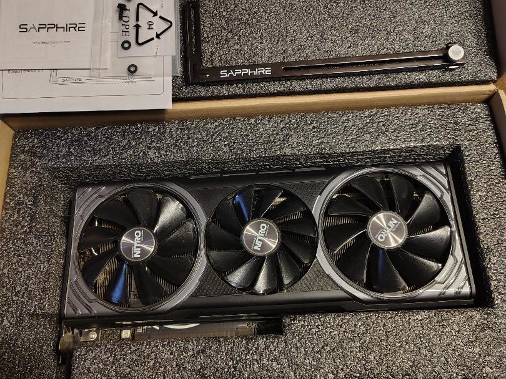 sapphire nitro plus vega 64