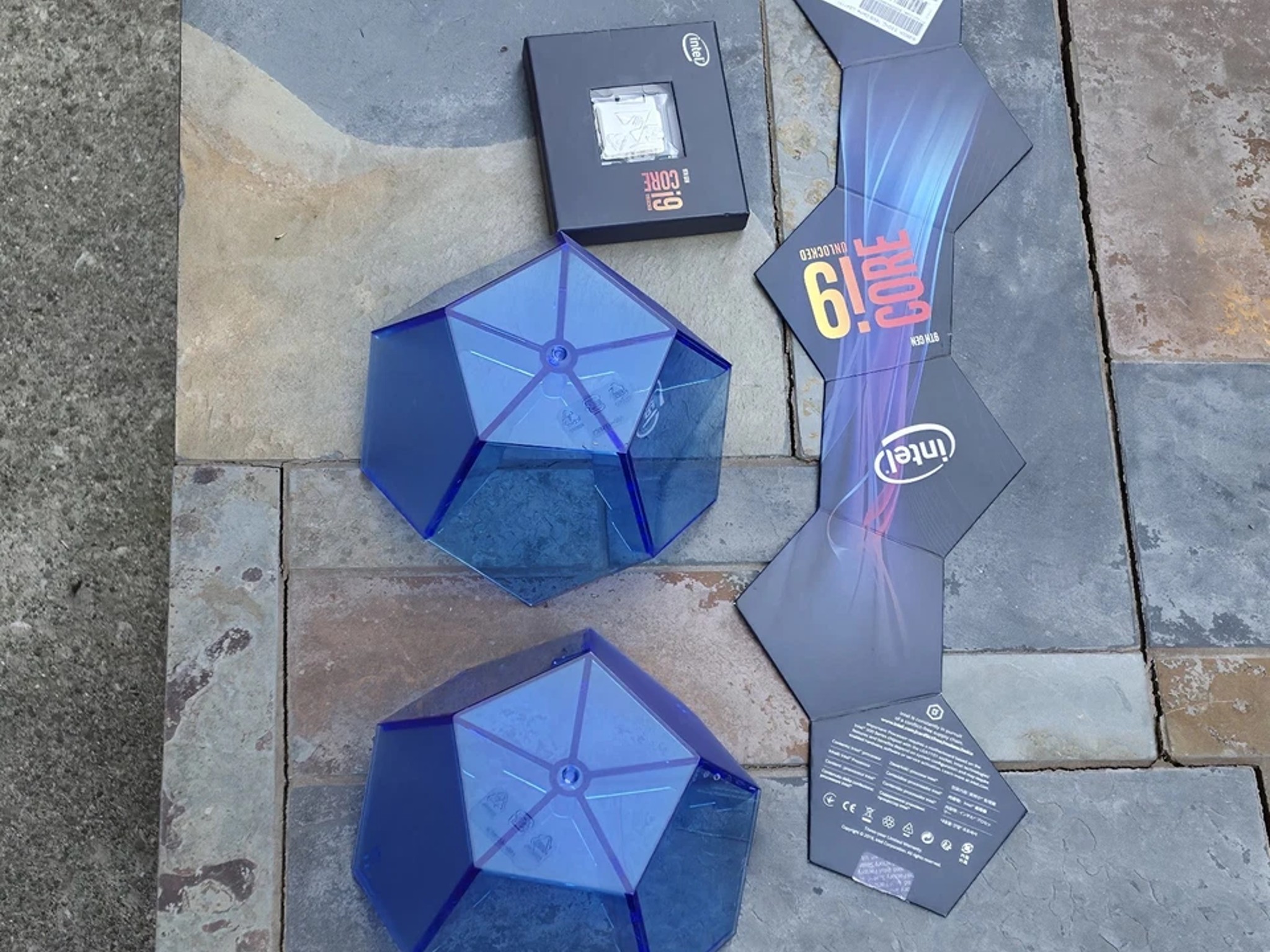 Intel Core I9-9900K with Dodecahedron Box Coffee Lake 8-Core 16-Thread LGA1151
