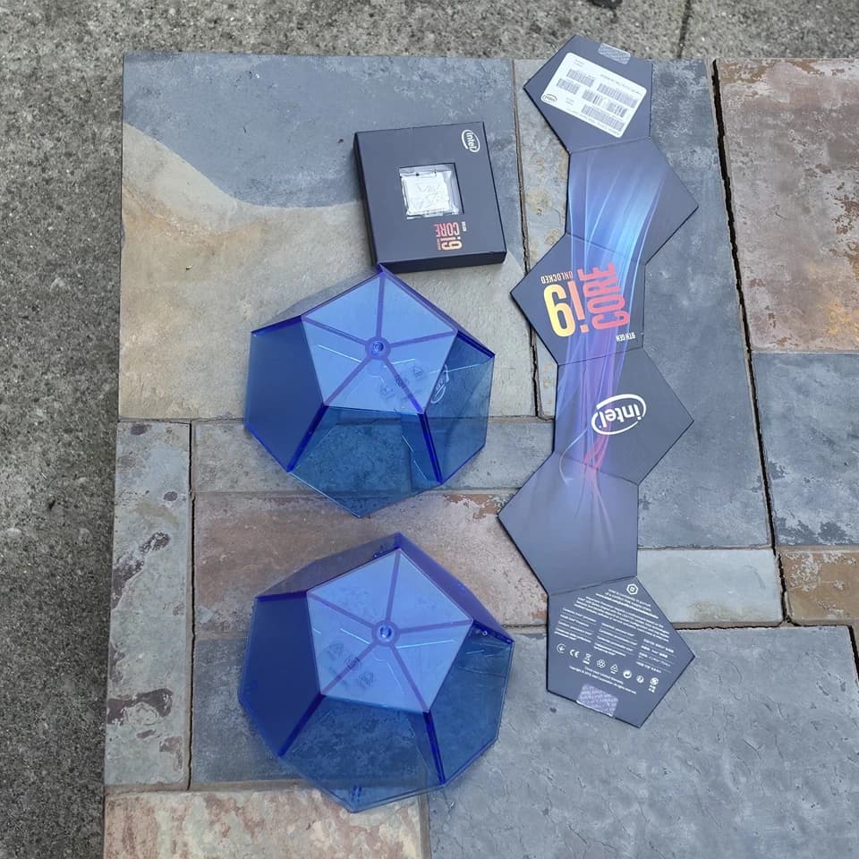 Intel Core I9-9900K with Dodecahedron Box Coffee Lake 8-Core 16-Thread LGA1151