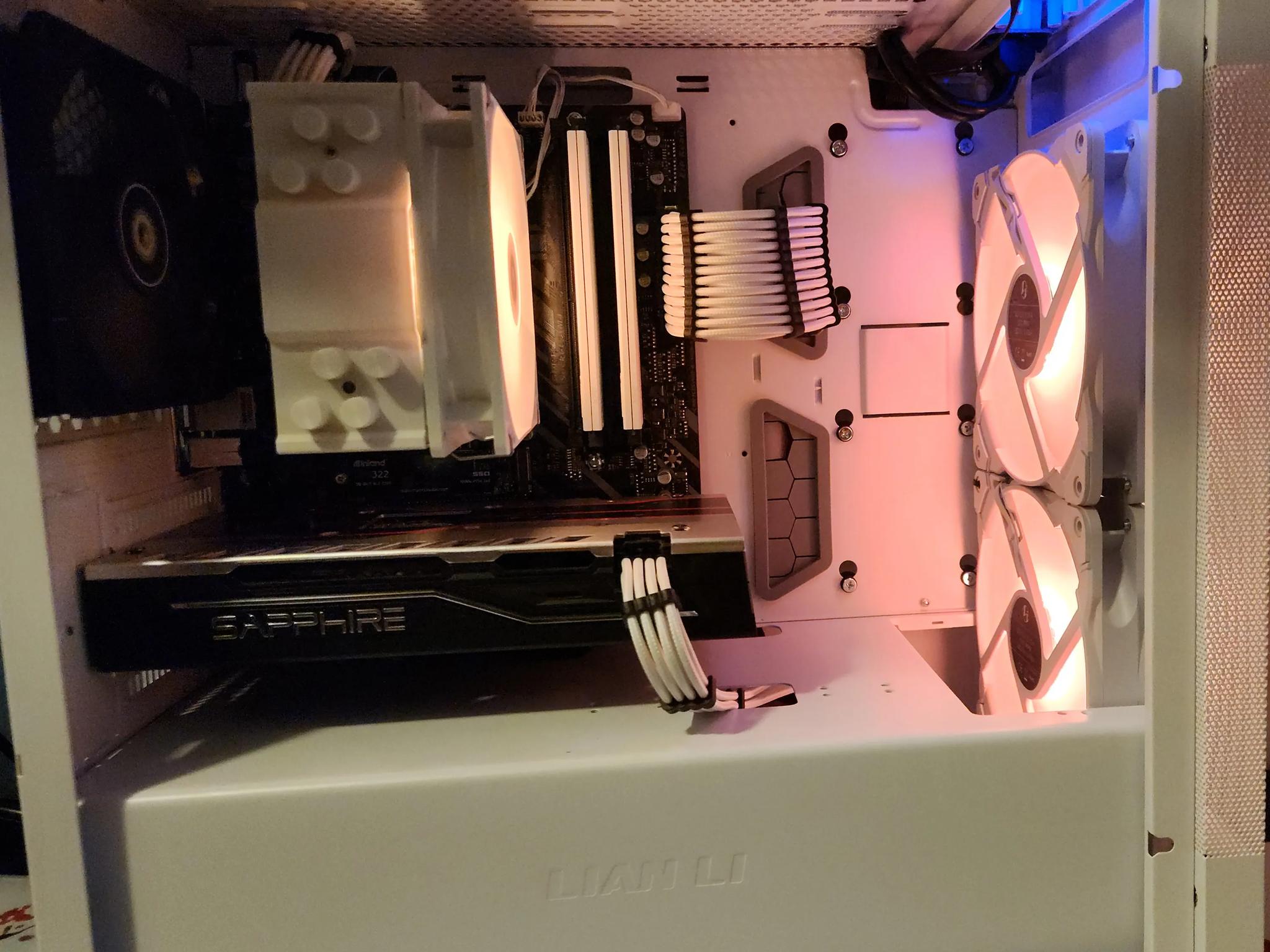 Frosty Mini Mesh PC Ryzen 5 / 16GB DDR4/ 1TB SSD / RX 580 8GB