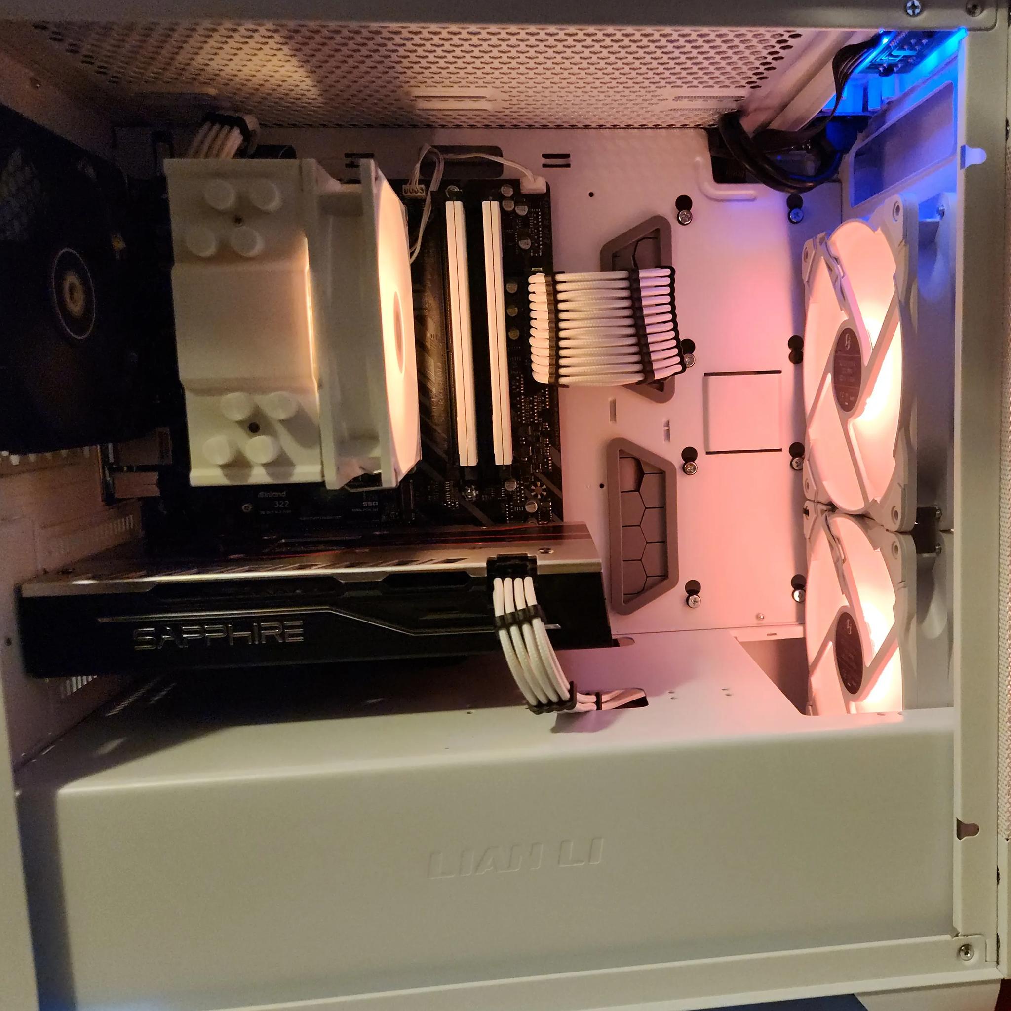 Frosty Mini Mesh PC Ryzen 5 / 16GB DDR4/ 1TB SSD / RX 580 8GB