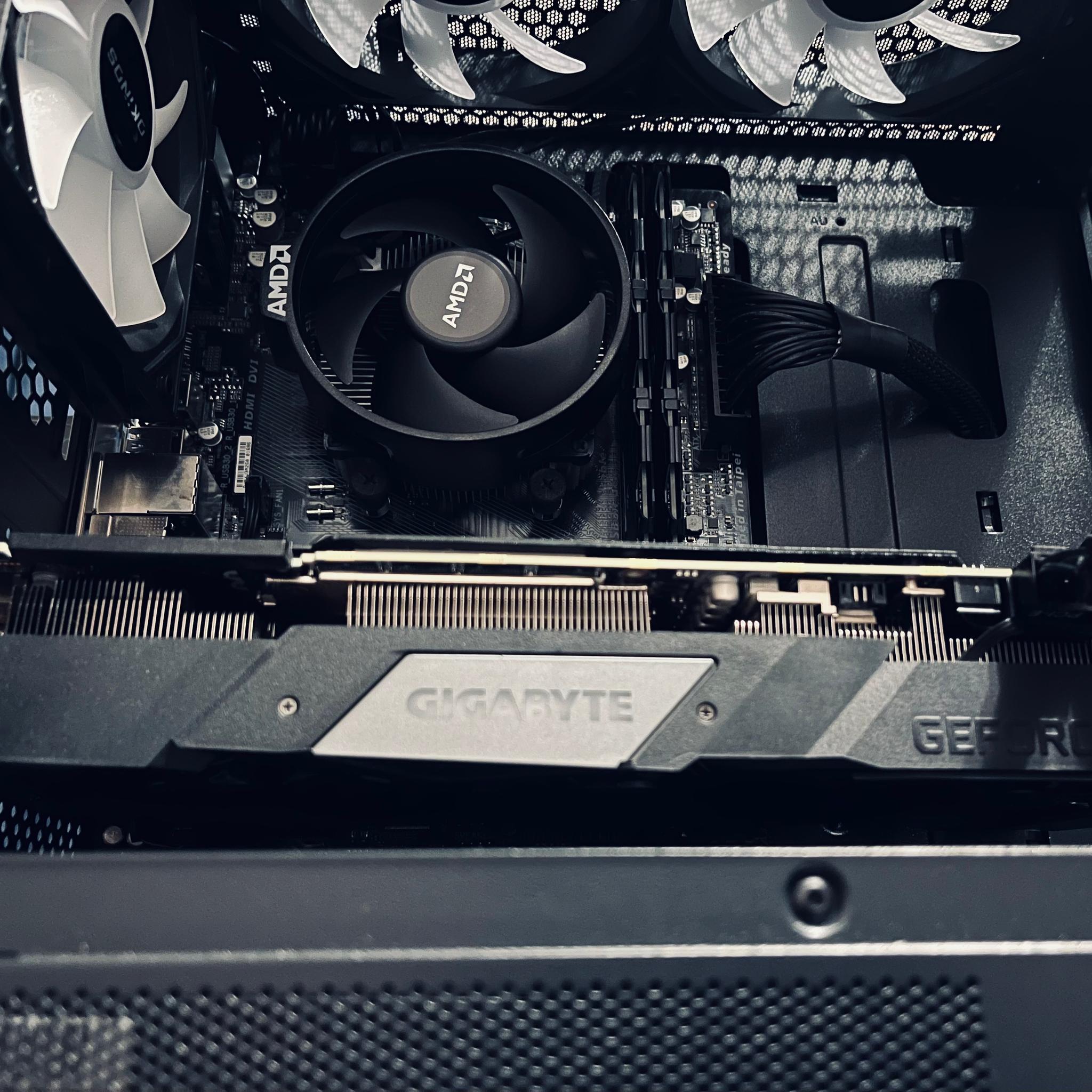 ESports Gaming PC |RTX 2070 Super // Ryzen 5 2600 // 16GB DDR4|