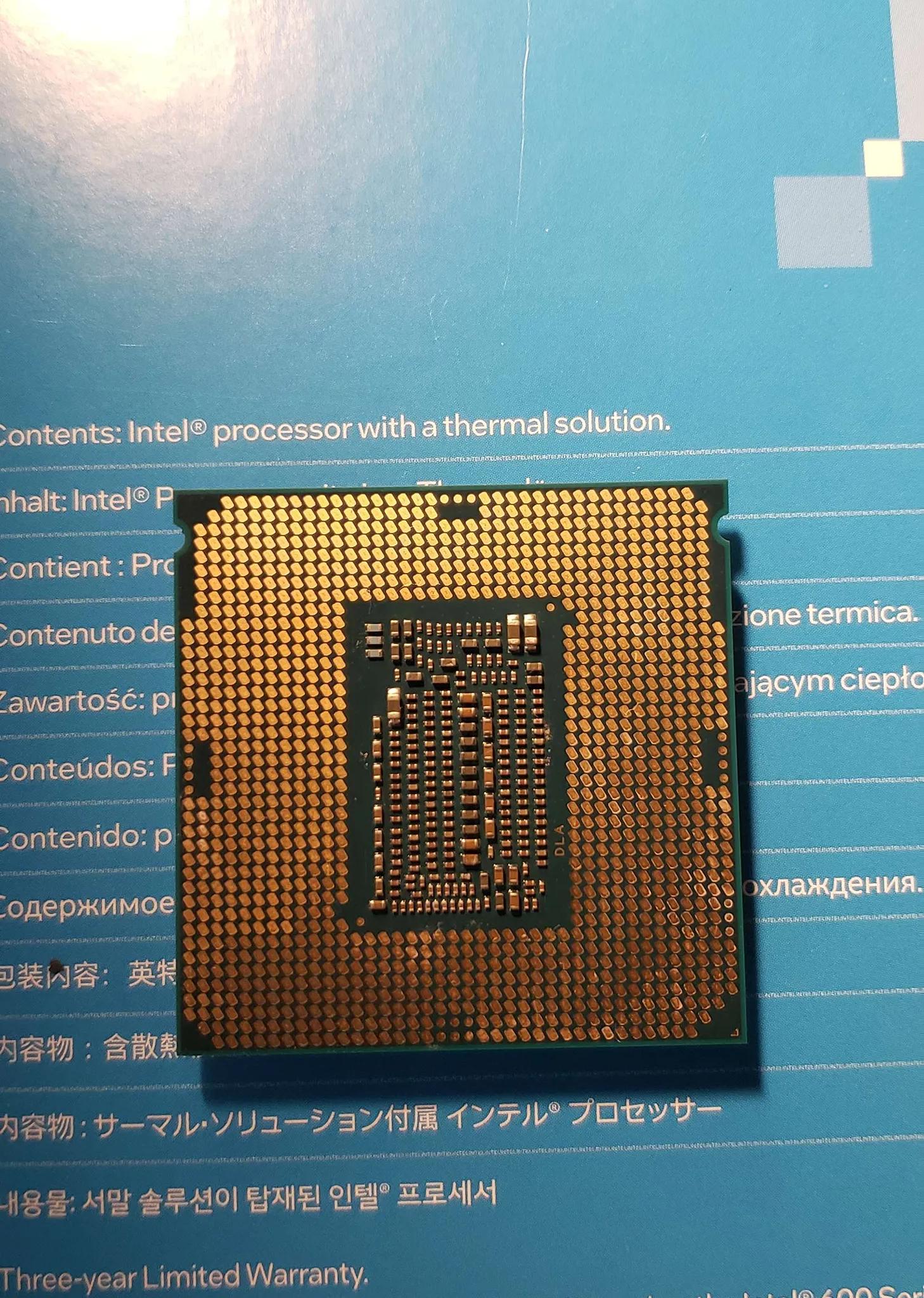 Intel i7-9700K Desktop Processor 8 Cores up to 3.6 GHz Turbo unlocked LGA1151 300 Series 95W