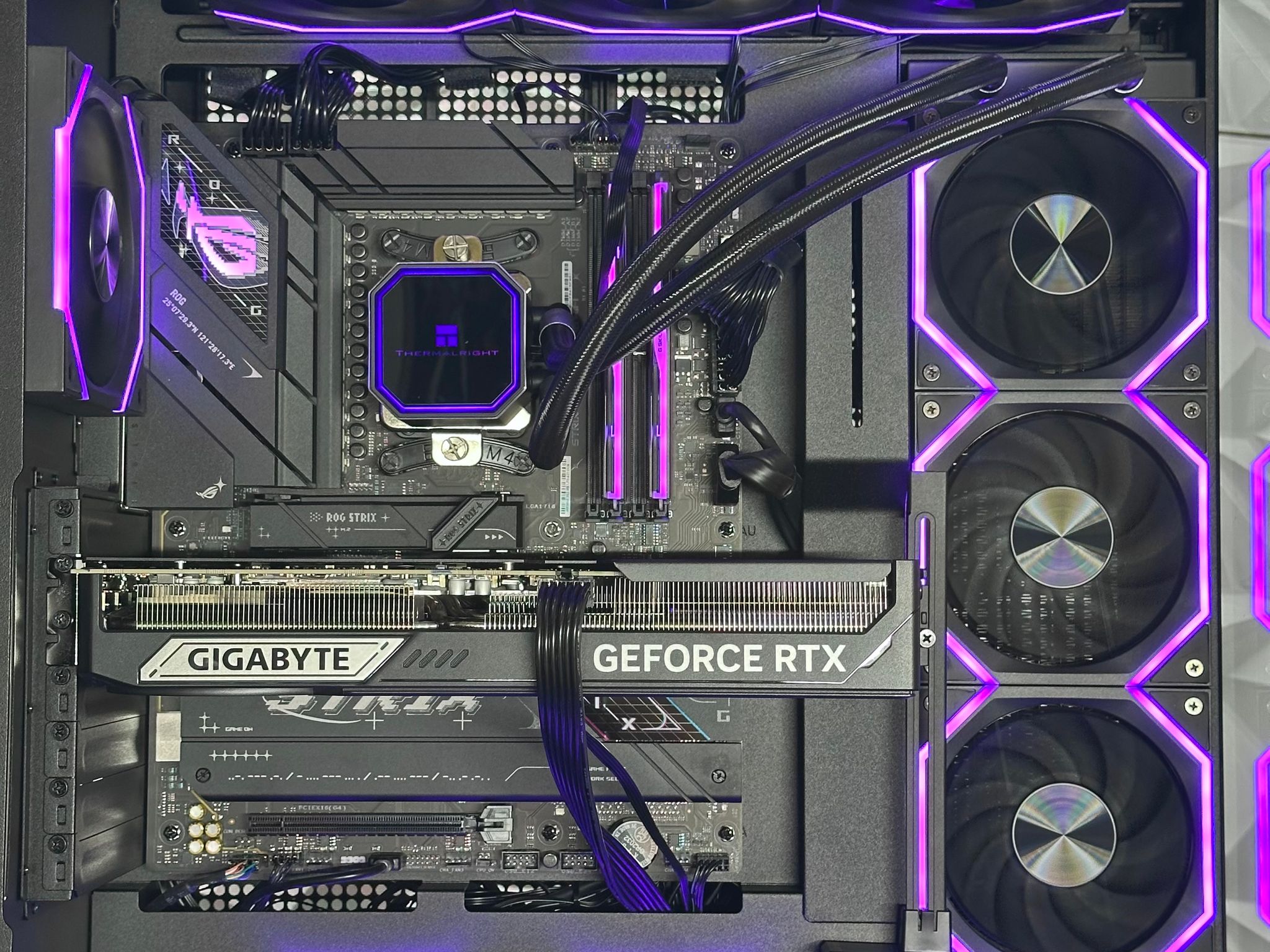 RTX 5070 Ti / Ryzen 7 9800X3D / 32GB 6000MHz CL30 DDR5 / 2TB crucial ssd / Windows 11 by