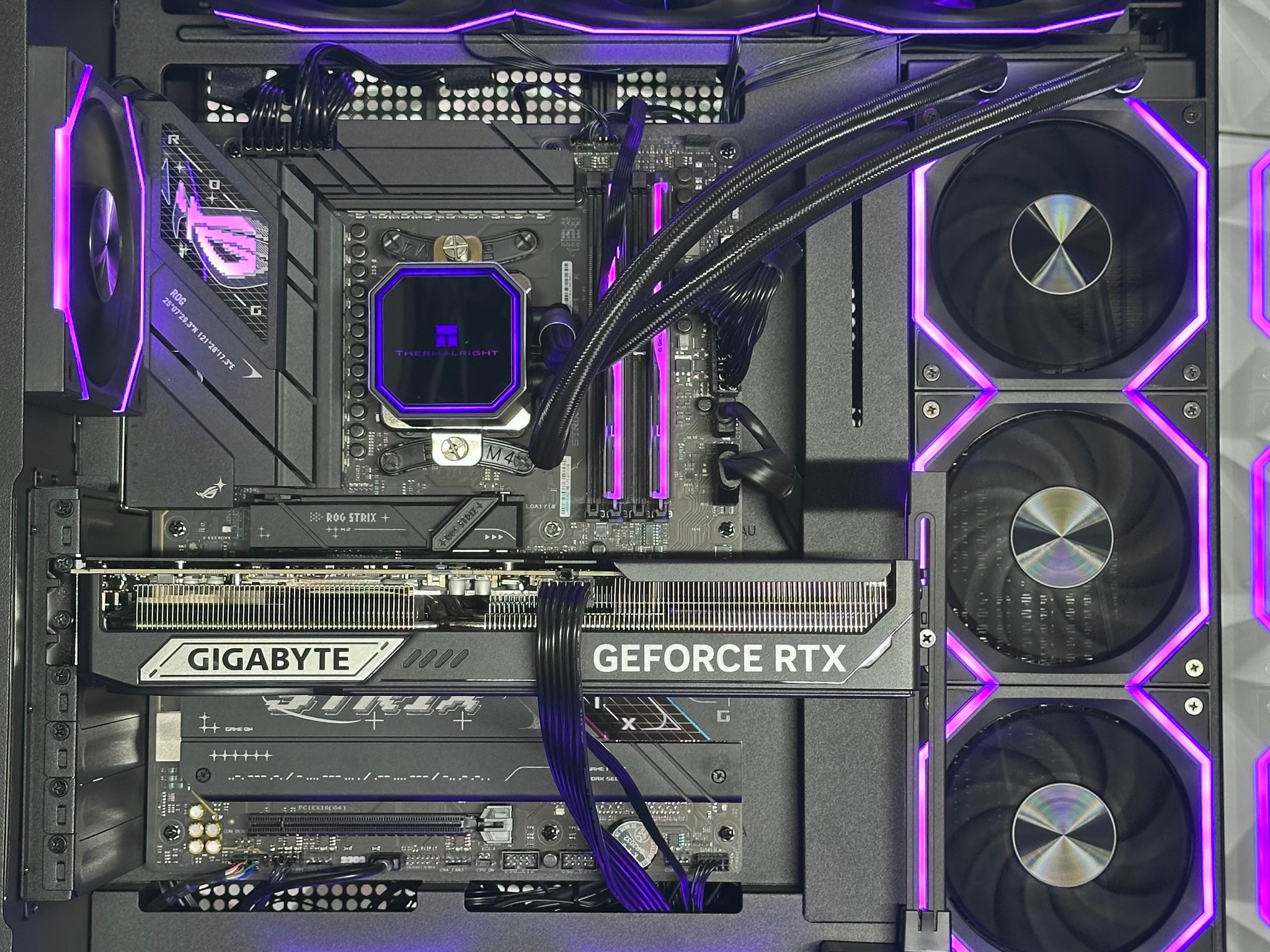 RTX 5070 Ti / Ryzen 7 9800X3D / 32GB 6000MHz CL30 DDR5 / 2TB crucial ssd / Windows 11 by