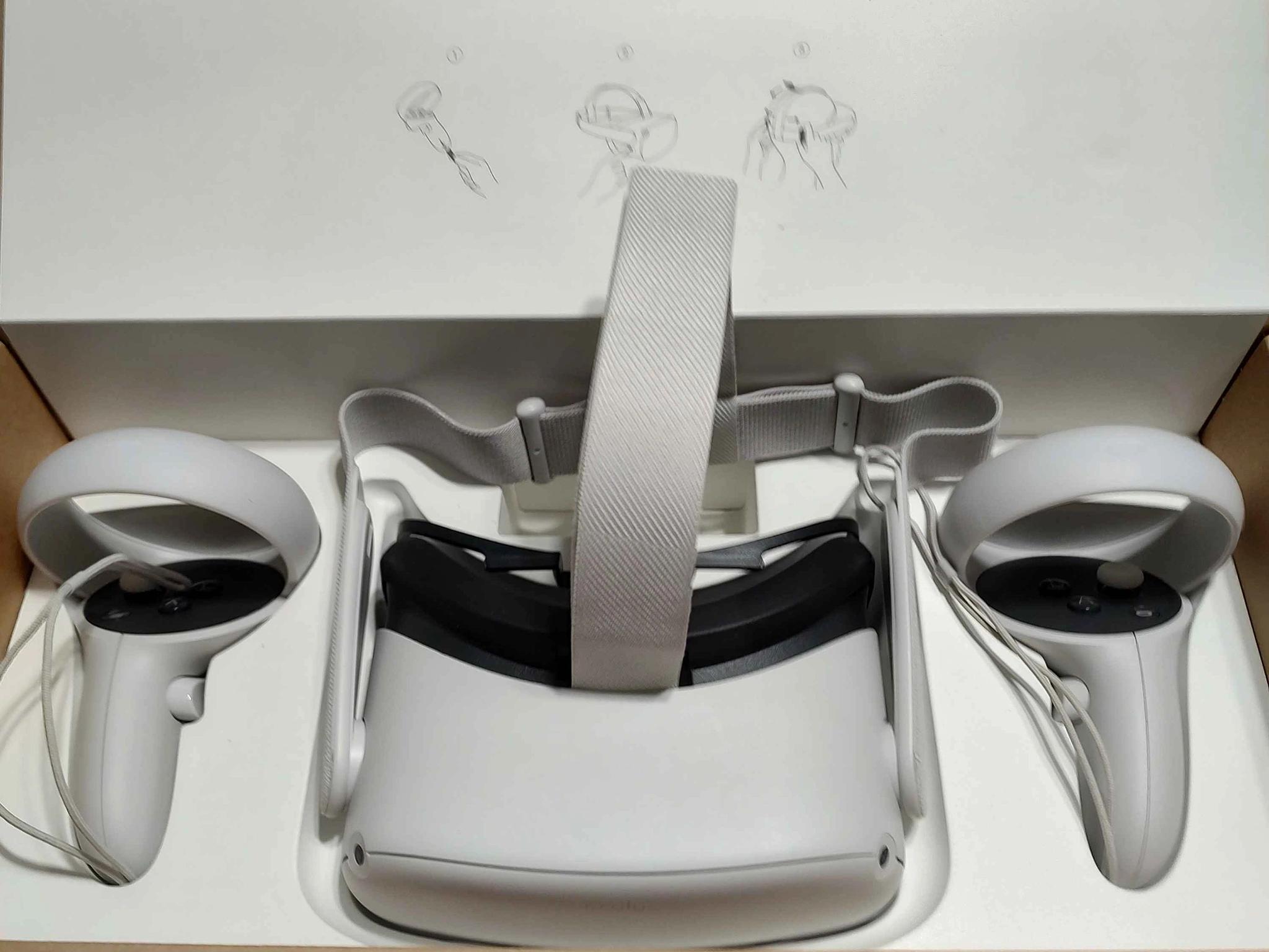 Oculus(Meta) Quest 2 128GB Headset + 2 Controllers and Accessories