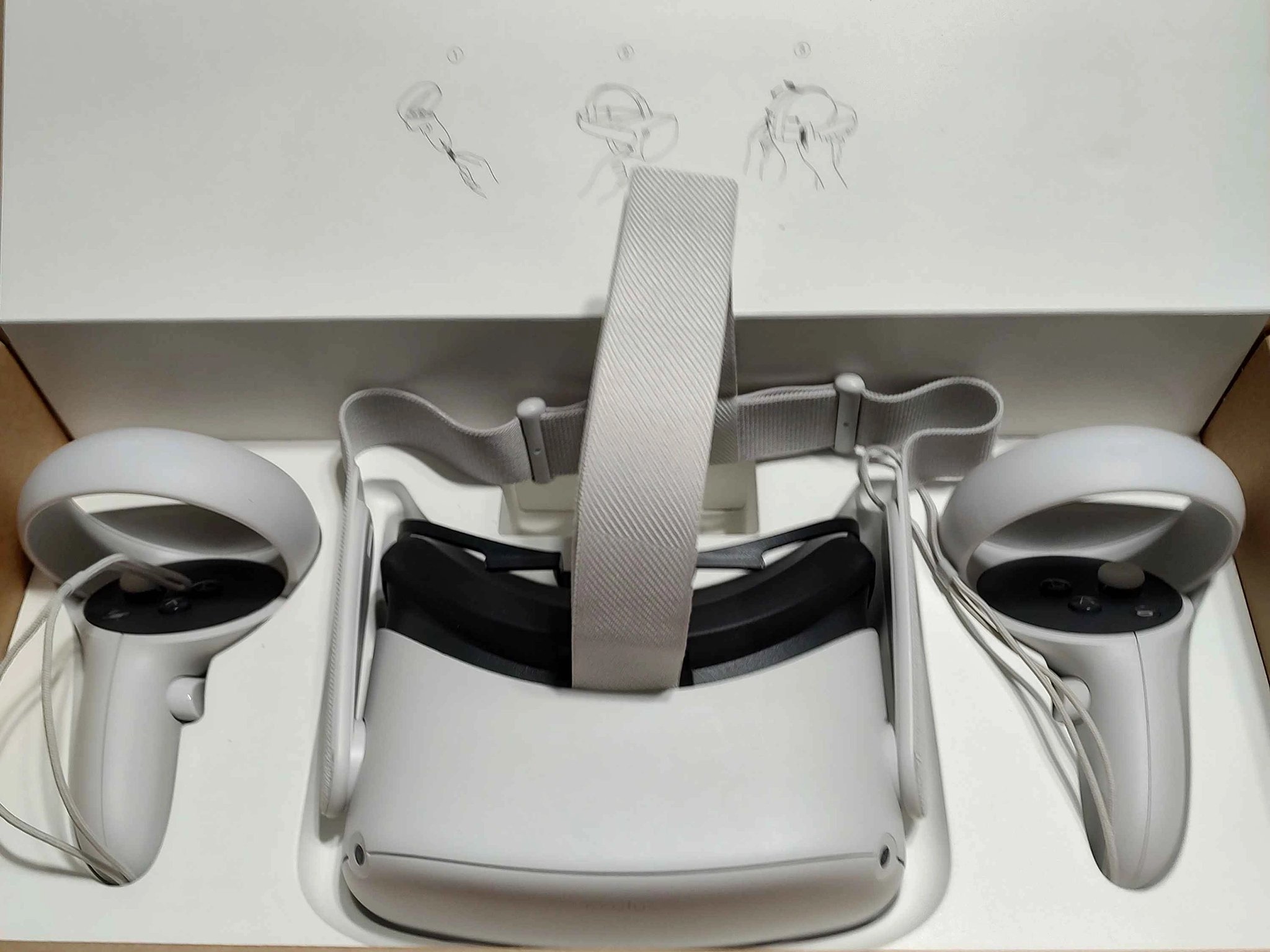 Oculus(Meta) Quest 2 128GB Headset + 2 Controllers and Accessories