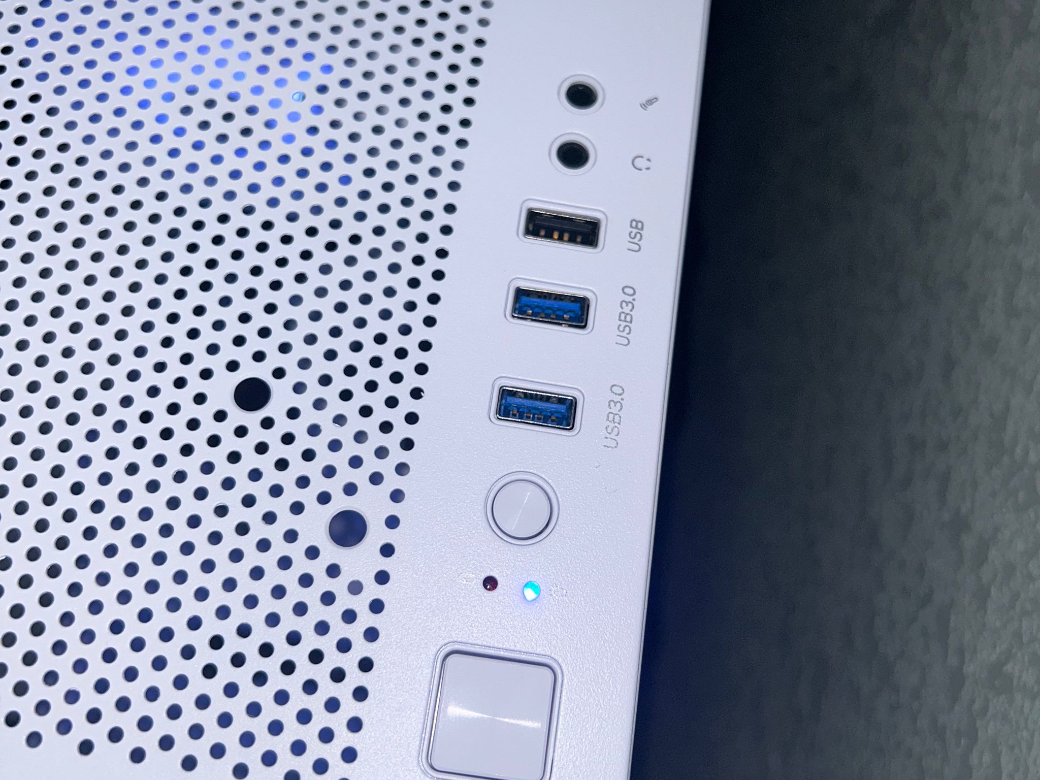 All White Budget Gaming PC | GTX 1060 + Ryzen 5 2600 