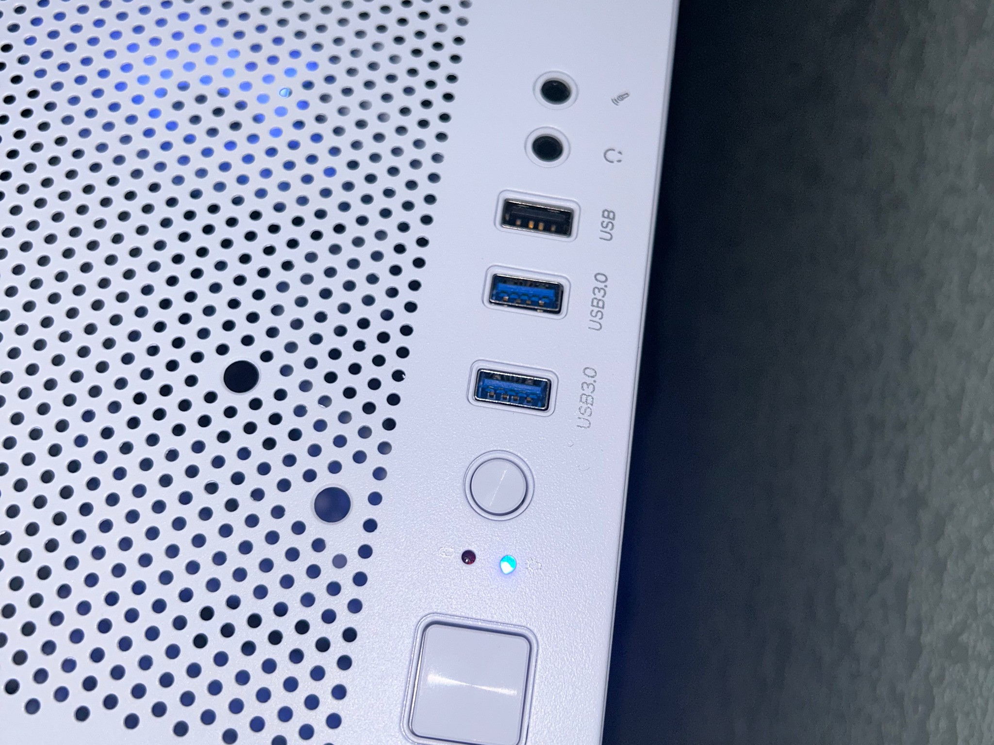 All White Budget Gaming PC | GTX 1060 + Ryzen 5 2600 