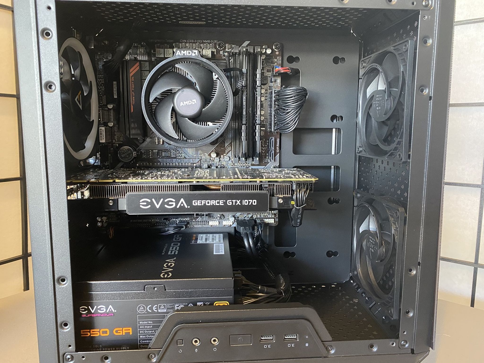 EVGA GTX 1070 SC (8gb), AMD Ryzen 5 3400g, DDR4 3000MHz 16GB (8x2), 500GB NVMe, 550W Gold