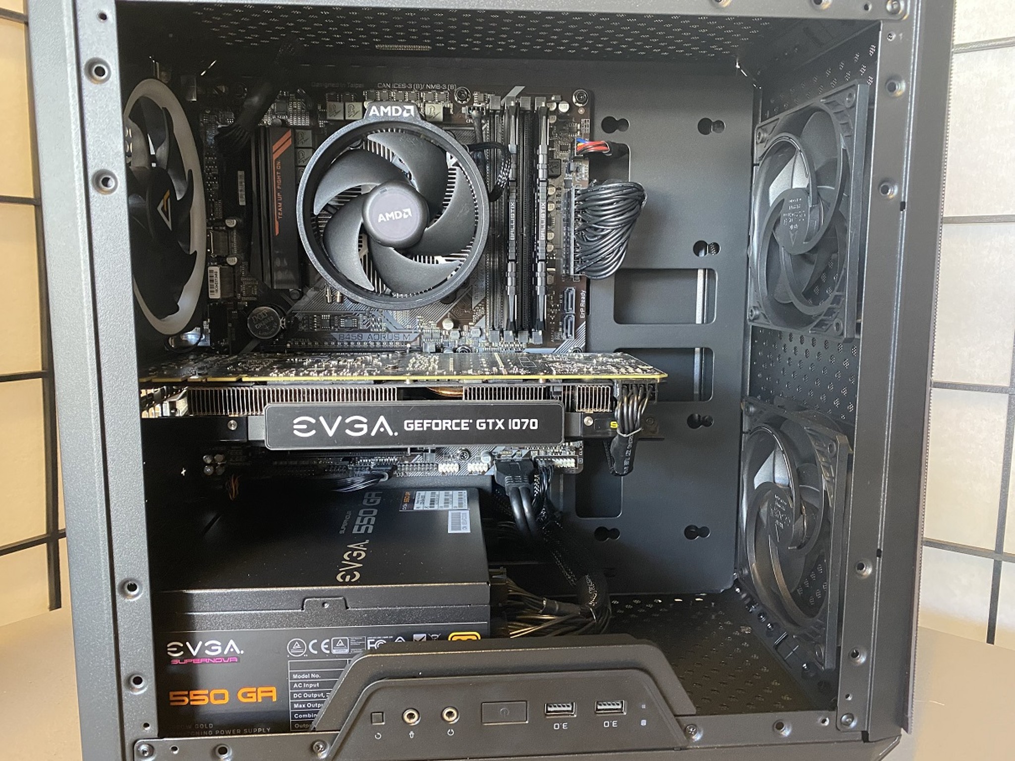 EVGA GTX 1070 SC (8gb), AMD Ryzen 5 3400g, DDR4 3000MHz 16GB (8x2), 500GB NVMe, 550W Gold