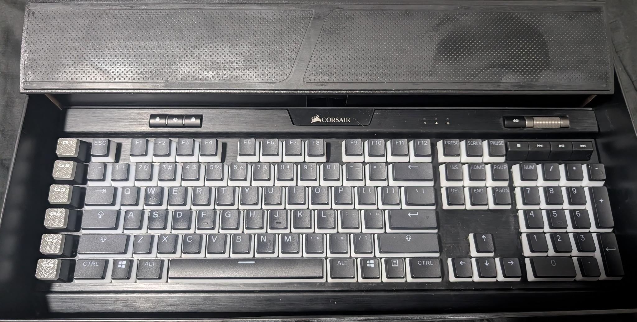 Corsair K95 Platinum RGB