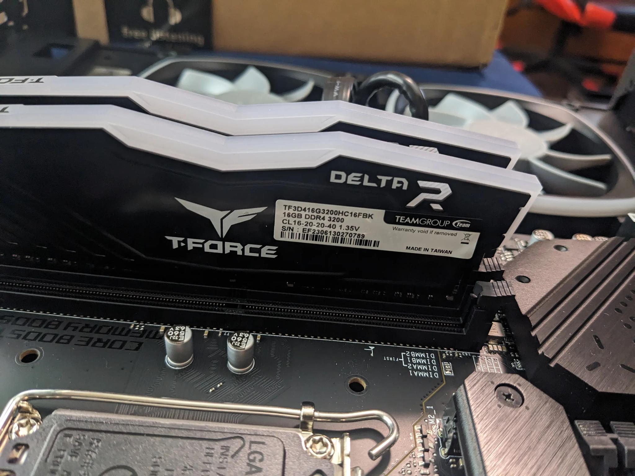 BUNDLE! MSI B660 Tomahawk Wifi DDR4 | RGB DDR4 Ram kit 2x16gb 3200mhz CL16