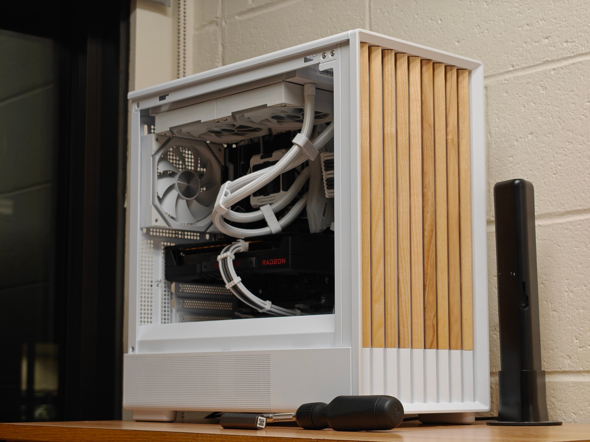 1440P/1080P Gaming PC | Ryzen 7 7800X3D, RX 9060 XT 16GB, 32GB DDR5, 1TB Gen4 NVMe, 2.4" LCD