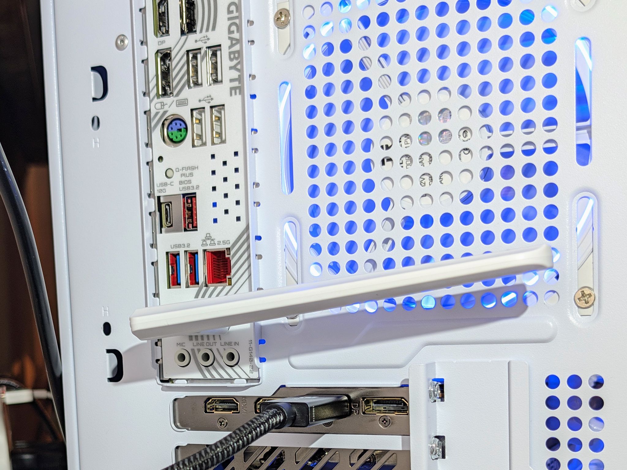 Custom White Ice Gaming PC – Ryzen 5 7600X3D + RX 9070 XT 16GB | Fully Tested and Ready to Game!