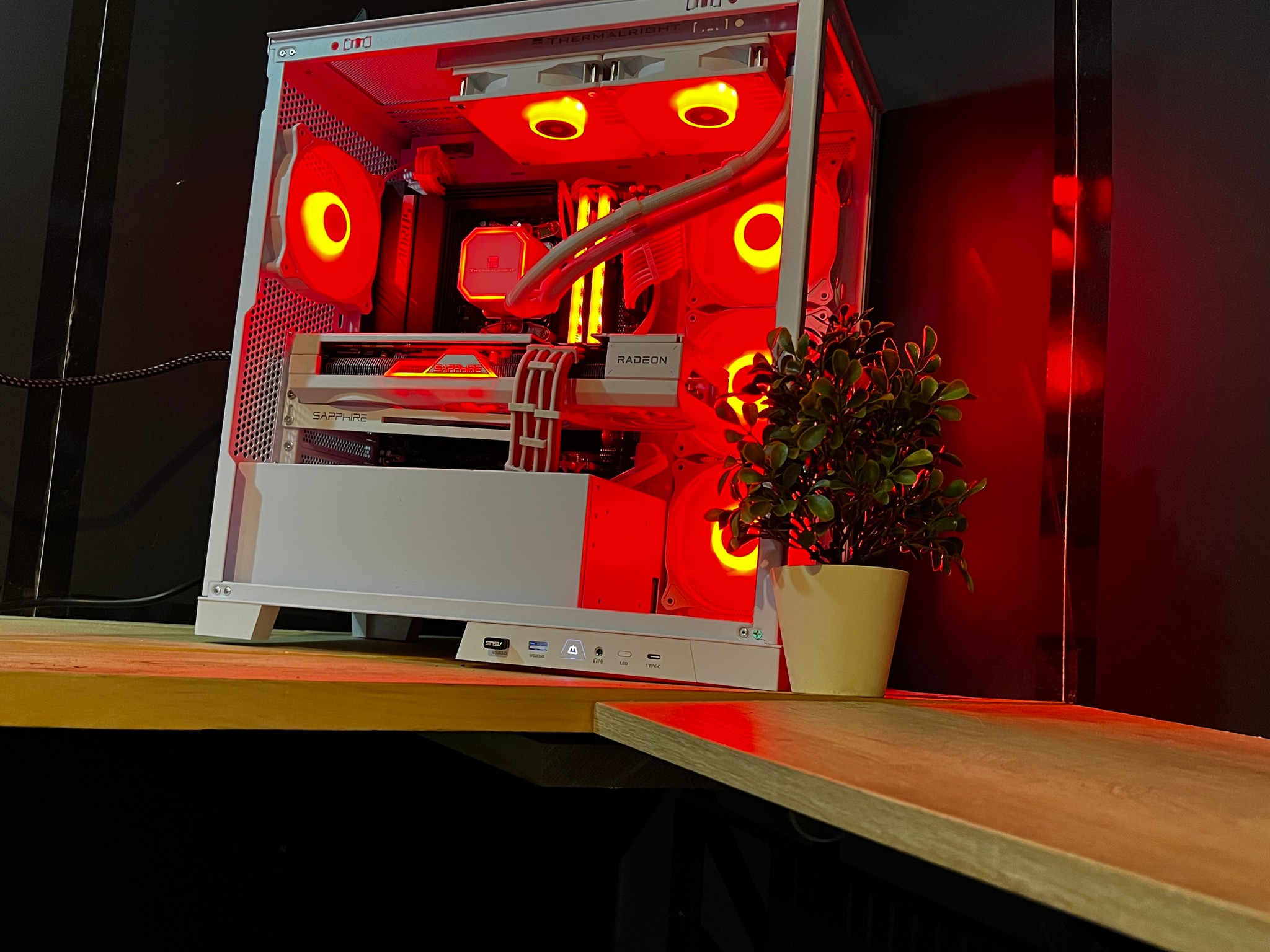 white wolf 7800x3d 7800xt 32g ddr5 no compromise gaming pc/content creation