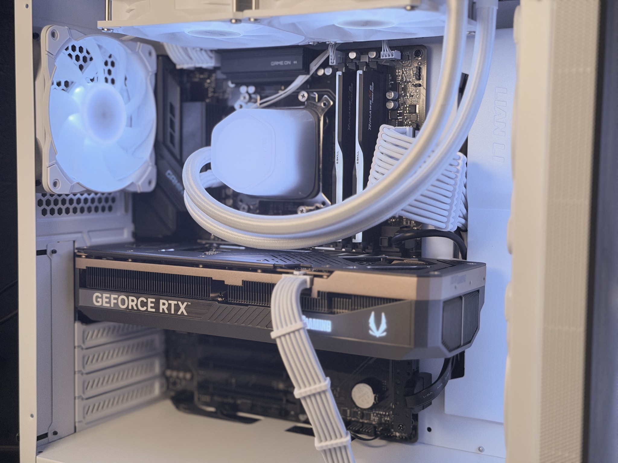 🤍🚀 WHITE FLAGSHIP MONSTER | Ryzen 9 9800X3D | RTX 5080 | 32GB DDR5 6000 | 2TB 990 EVO | 240mm AIO 🚀🤍