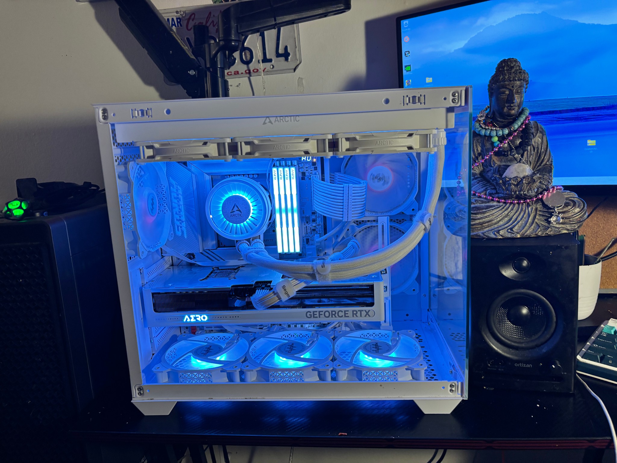 Darma-Engine-03 all white I7 Ultra 64gig KLEVV Ram, RTX5070 12 gig Vram PSU 850W