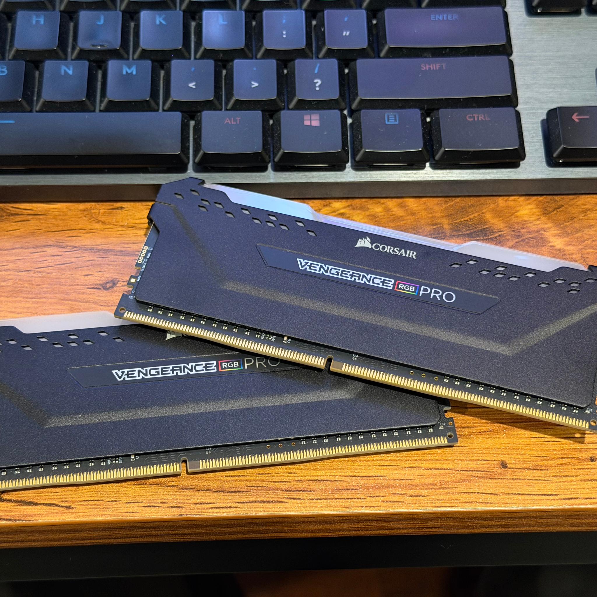 Corsair Vengeance RGB Pro - DDR4 3200MHz C16 - Mint Condition