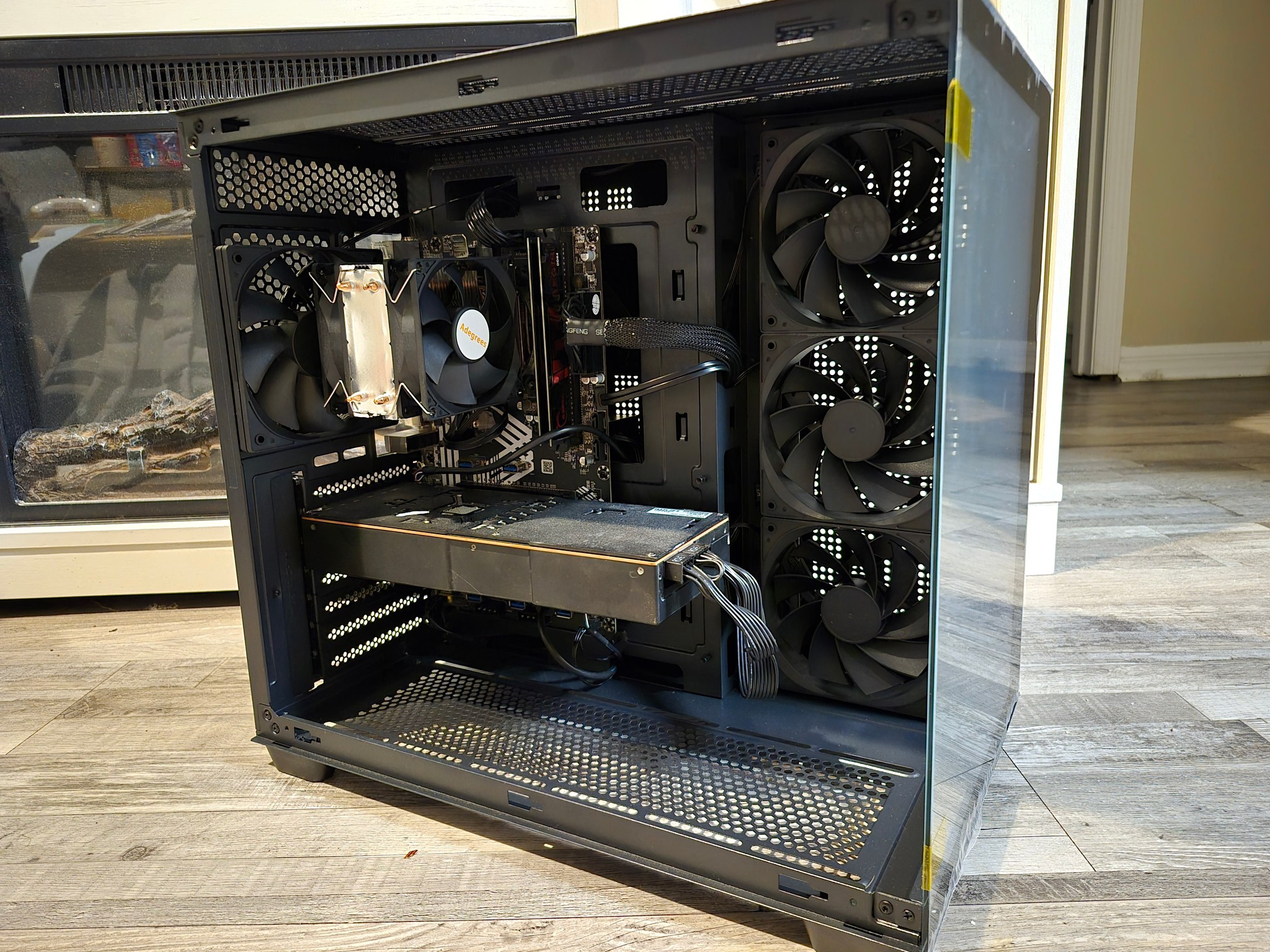 Anti-RGB, Anti-Windows | i7-6700, 16GB RAM, Radeon BC160 8GB, 500GB SSD