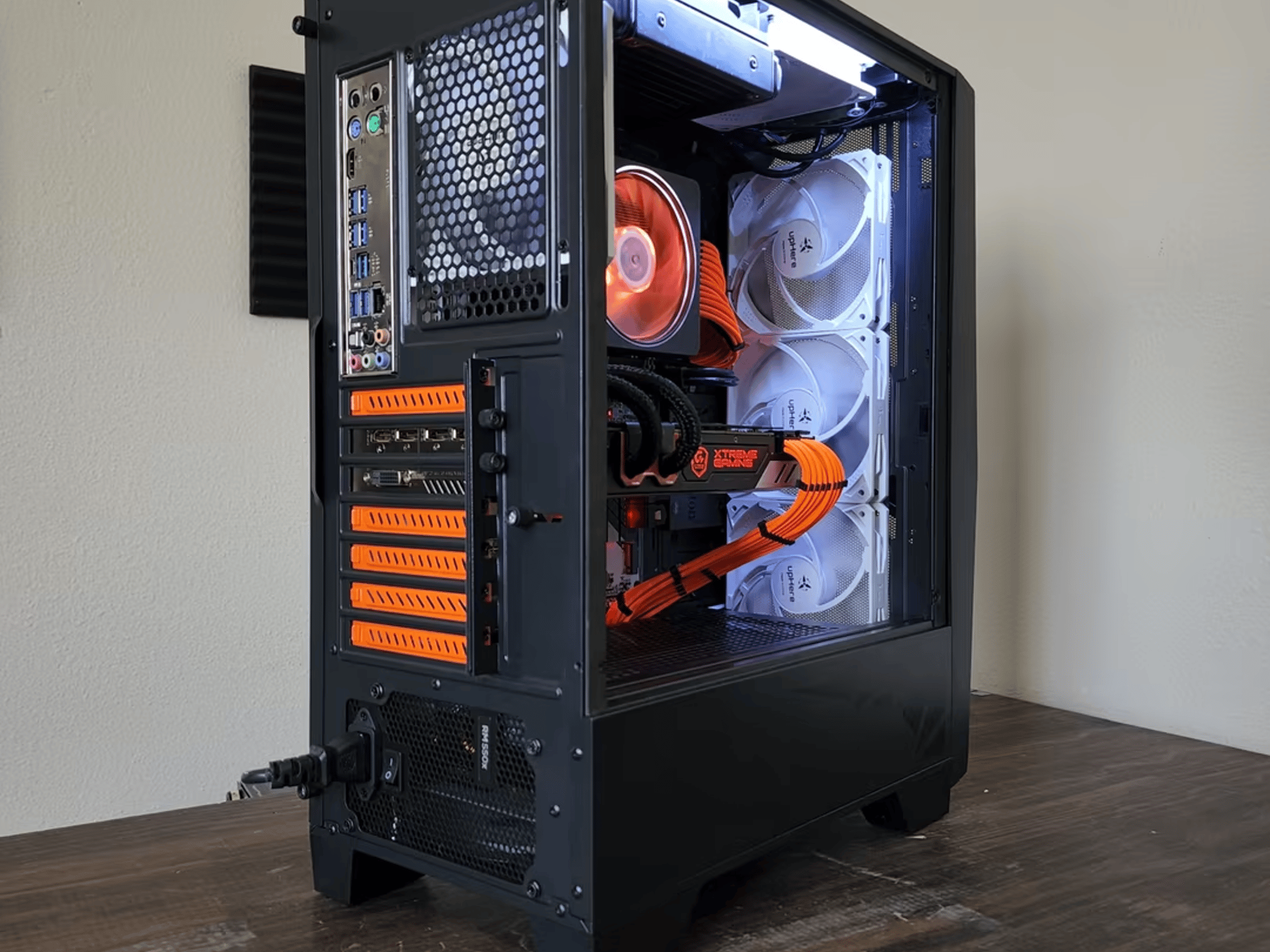 AMD Ryzen 7 1700 // Gigabyte xtreme gaming 1080 // Corsair Vengeance LPX 16GB 3000MHz