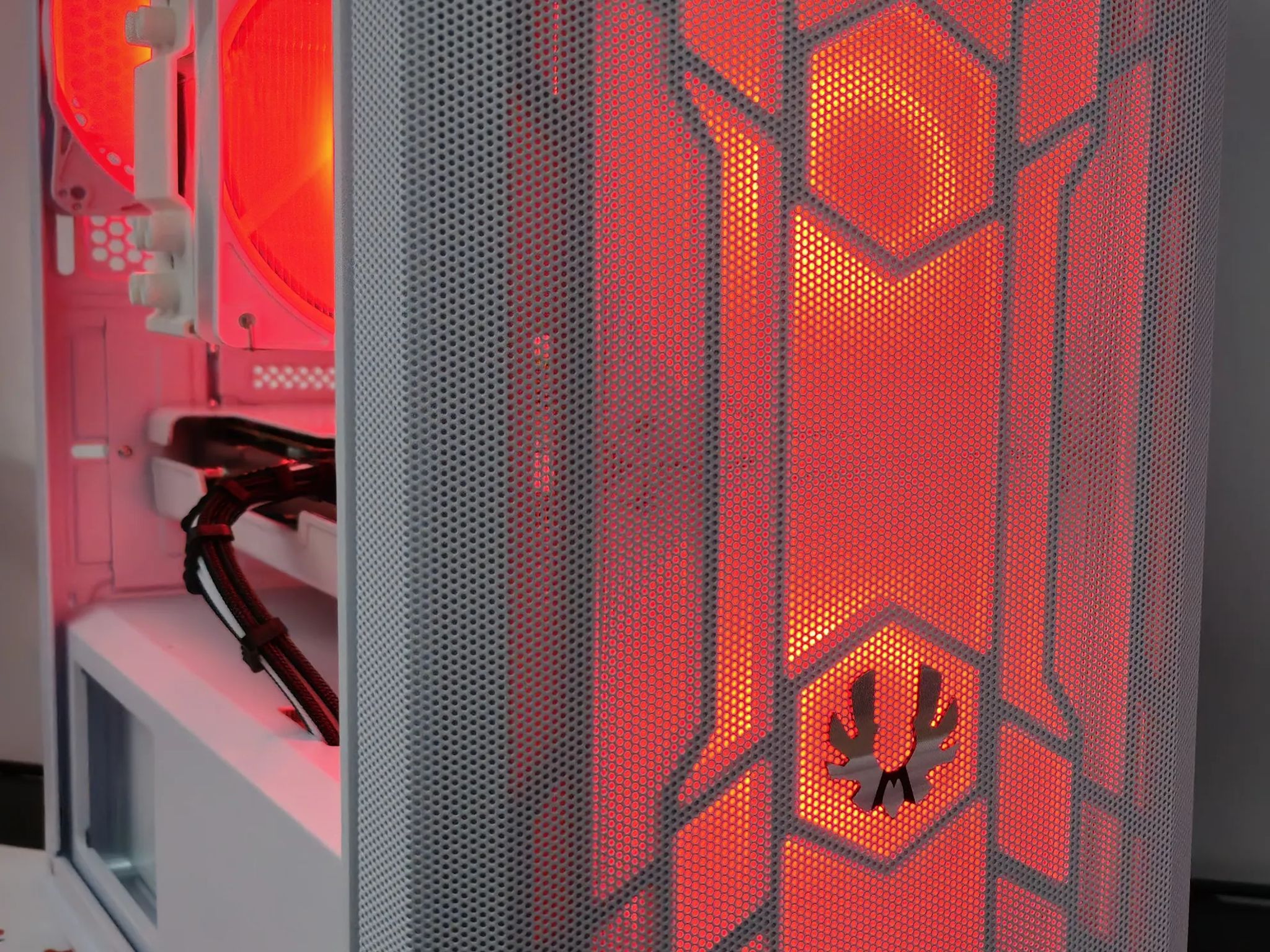 Frosty mini Mesh PC Ryzen 5 5600x / 16GB DDR4 / 1TB SSD/ RX6600 8GB