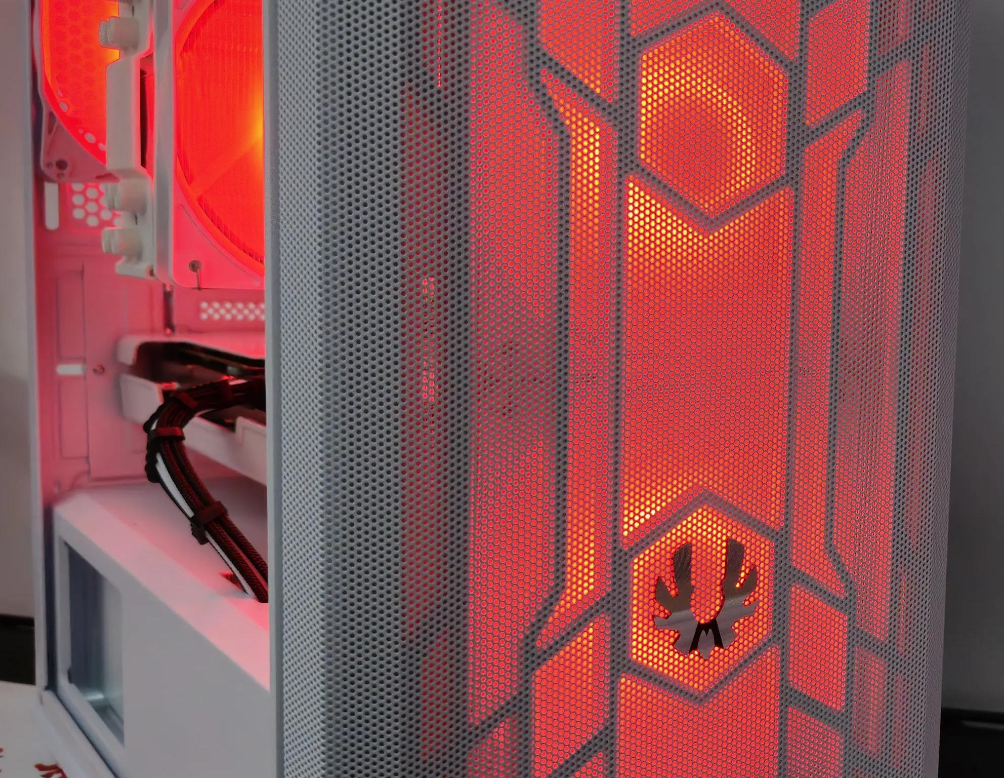 Frosty mini Mesh PC Ryzen 5 5600x / 16GB DDR4 / 1TB SSD/ RX6600 8GB