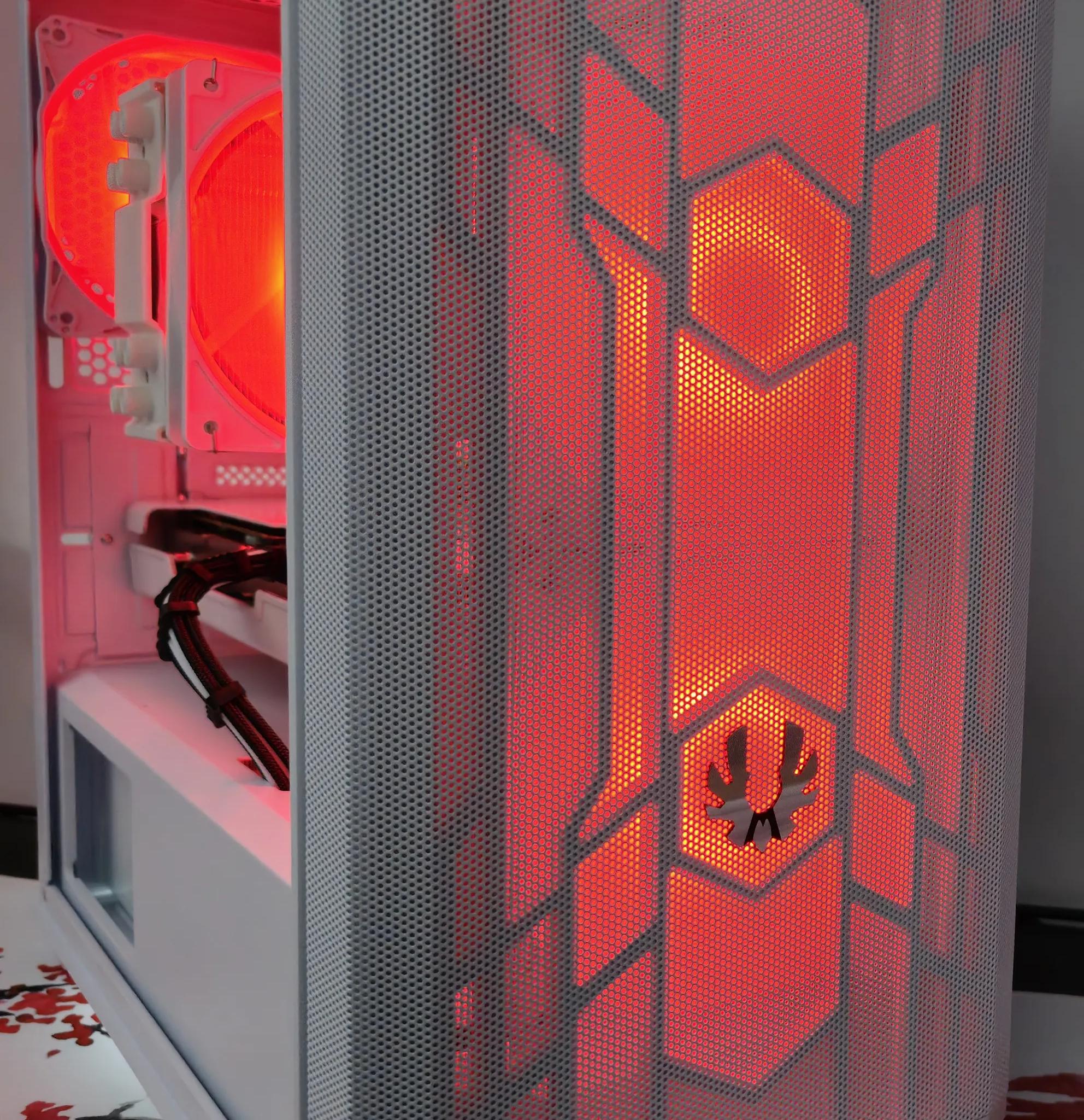 Frosty mini Mesh PC Ryzen 5 5600x / 16GB DDR4 / 1TB SSD/ RX6600 8GB