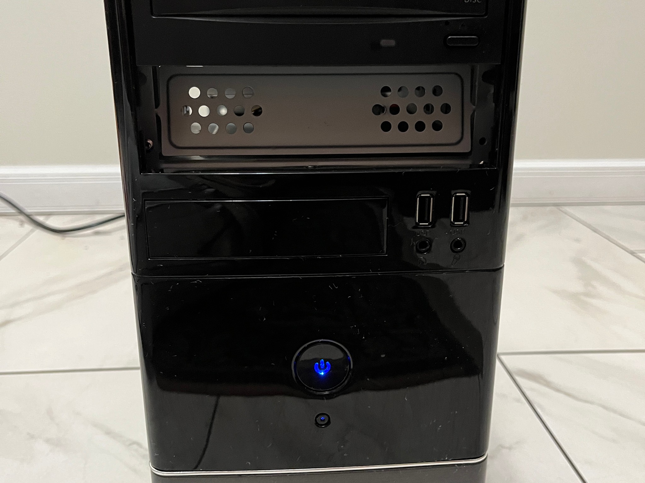 NVIDIA RTX 2060 Super, Intel Core i5-8400, 16GB RAM, 1.1 TB Storage, Sleeper Gaming PC w/ Wi-Fi & BT