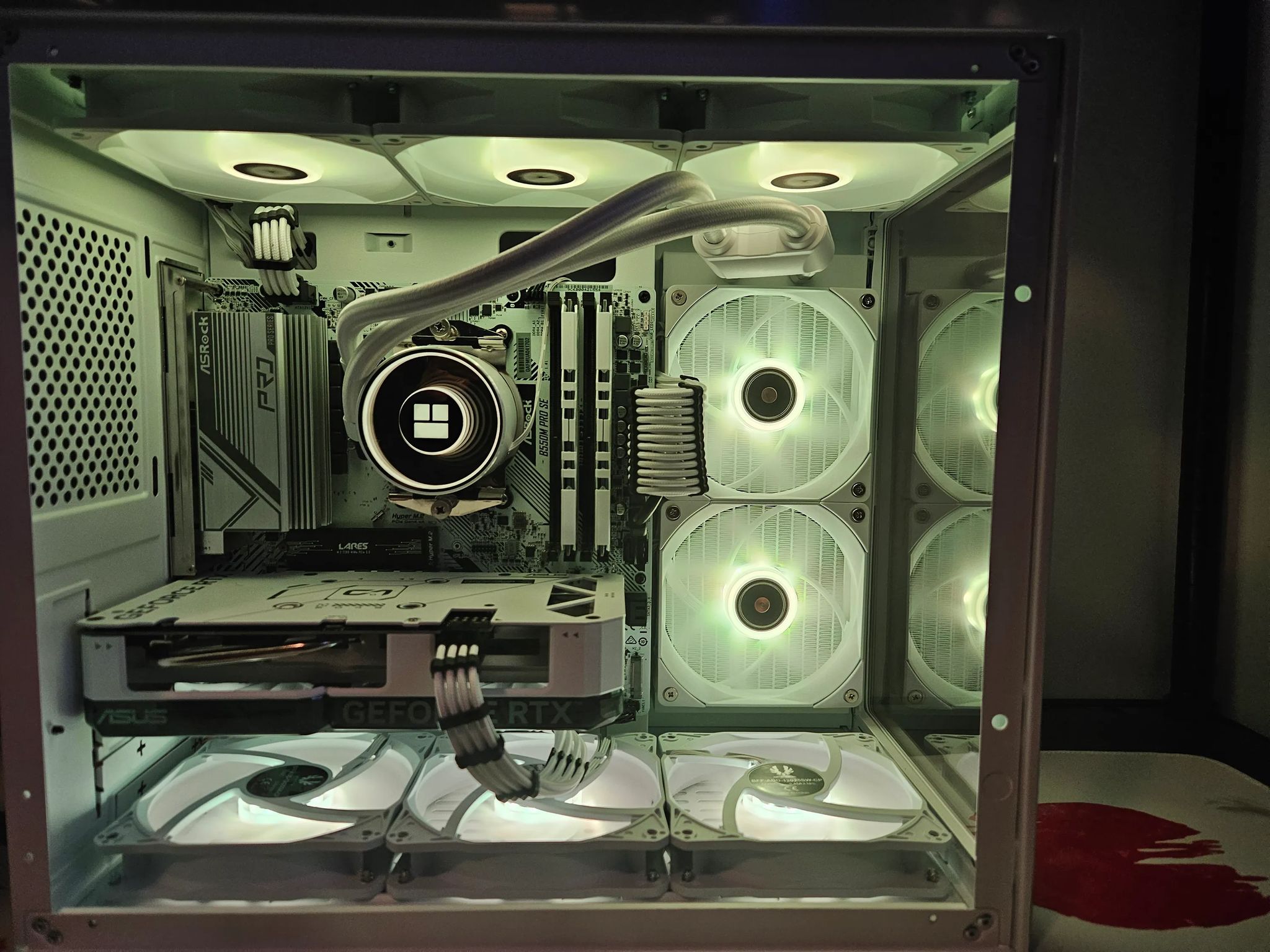 CYBER MONDAY SPECIAL Arctic Beast Ryzen 7 5700X / 32GB / 2TB SSD / RTX 4060