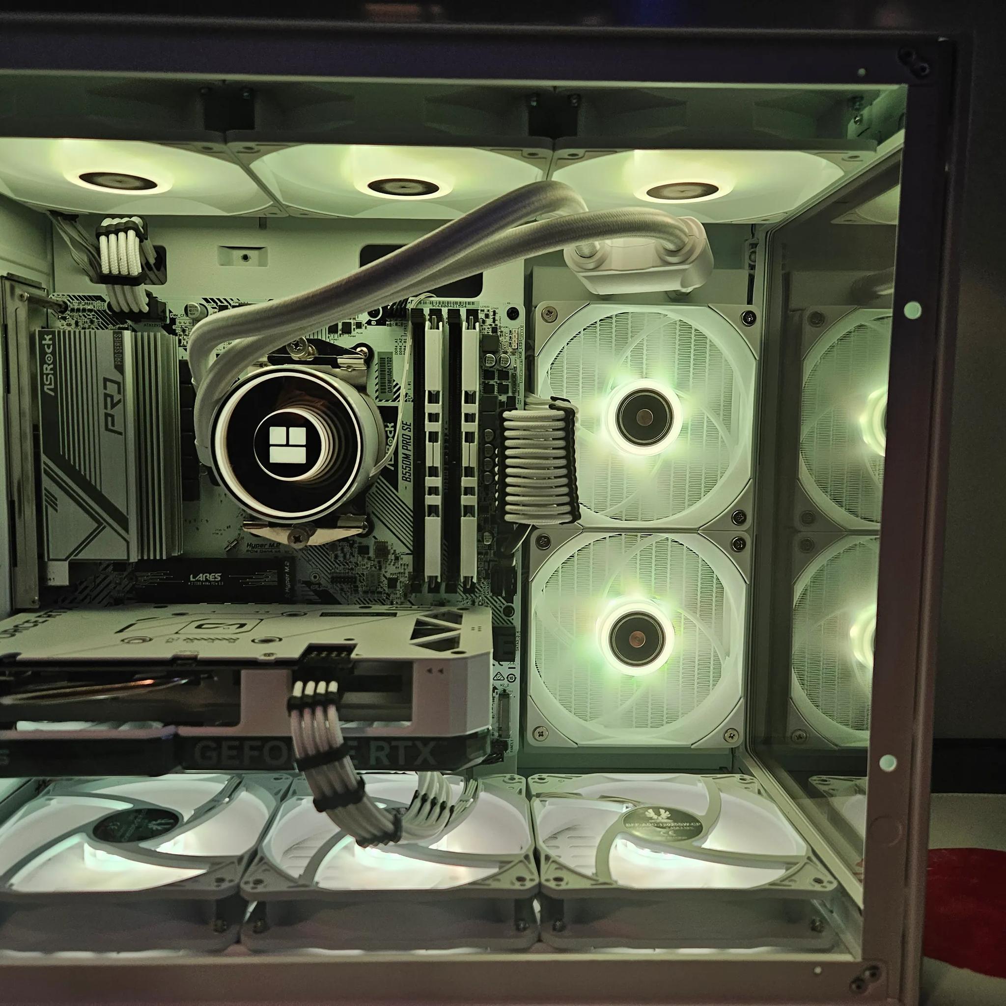 CYBER MONDAY SPECIAL Arctic Beast Ryzen 7 5700X / 32GB / 2TB SSD / RTX 4060