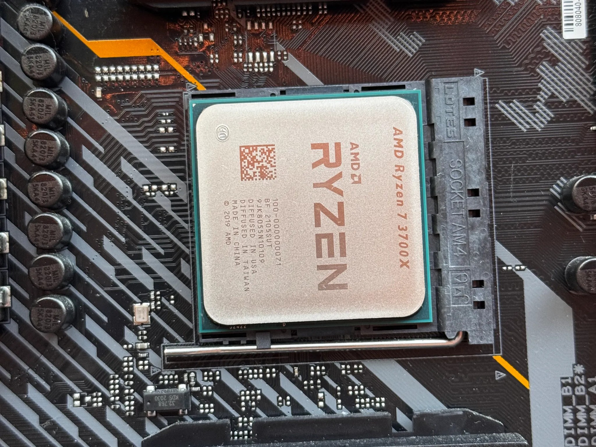 AMD Ryzen 7 3700X and ASUS TUF GAMING X570-PLUS (WI-FI)