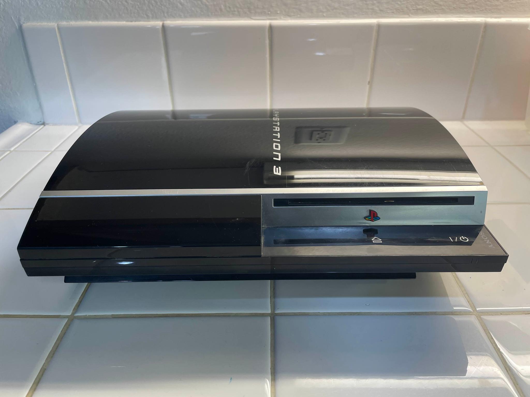 4.92 PS3 Fat / Controller and cables included