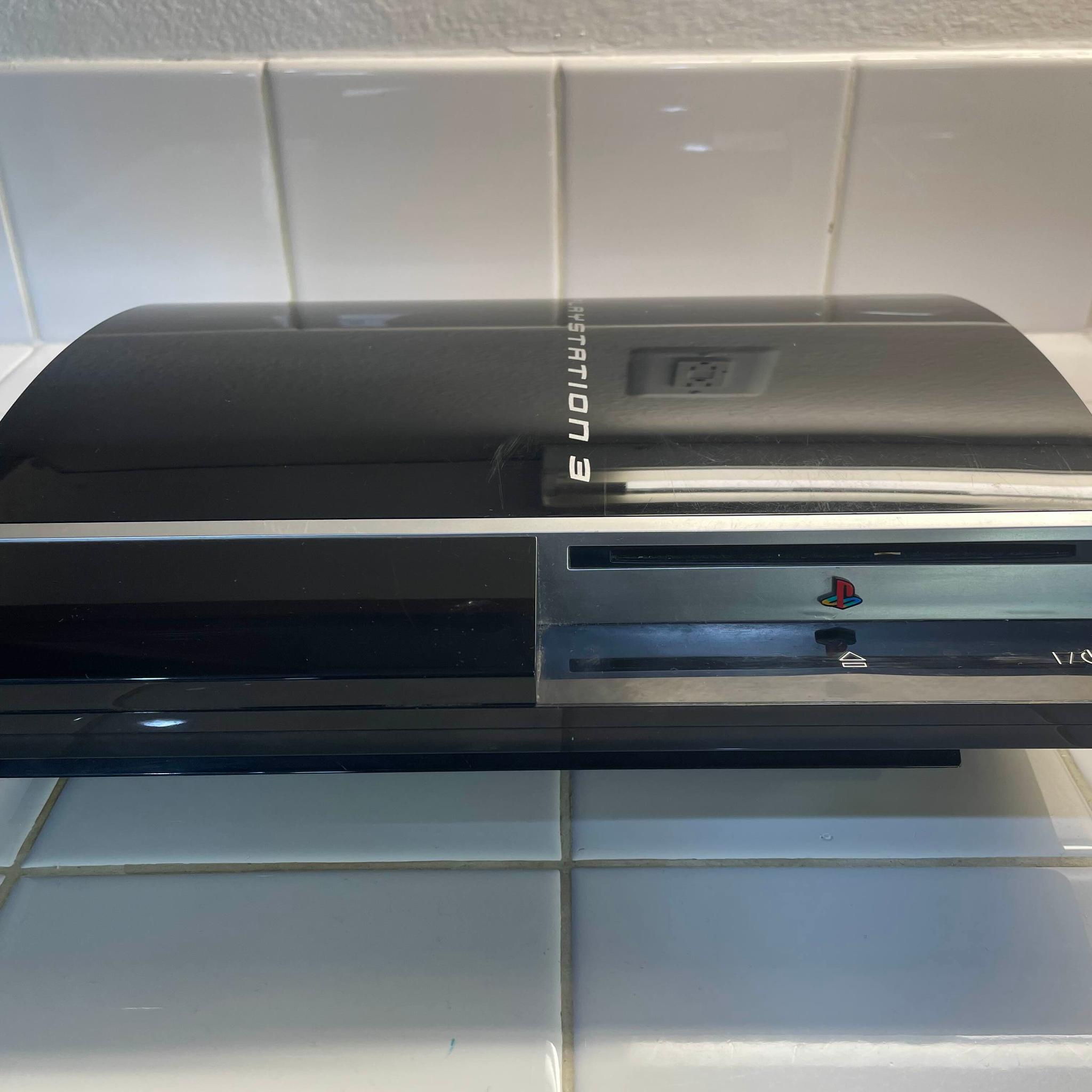 4.92 PS3 Fat / Controller and cables included
