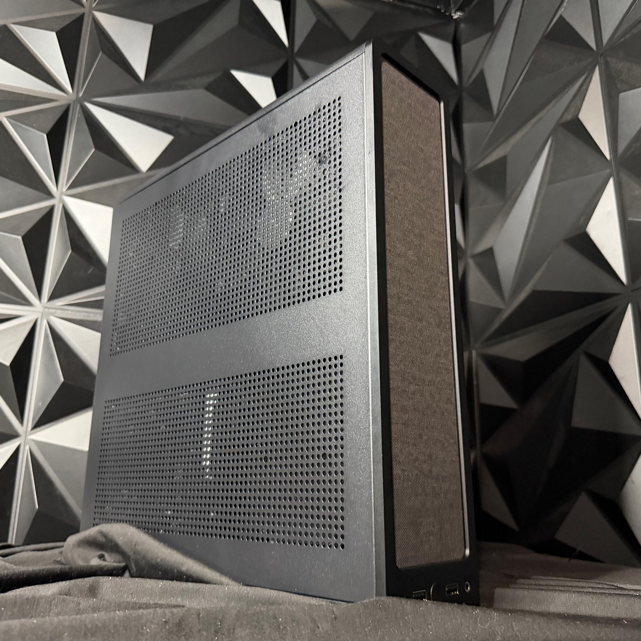 🖤⚡ SLIM THICK ⚡🖤 Ryzen 5 9600X| RTX 5060Ti| 16 GB DDR5| 1.25 TB NVMe| 750W Gold PSU