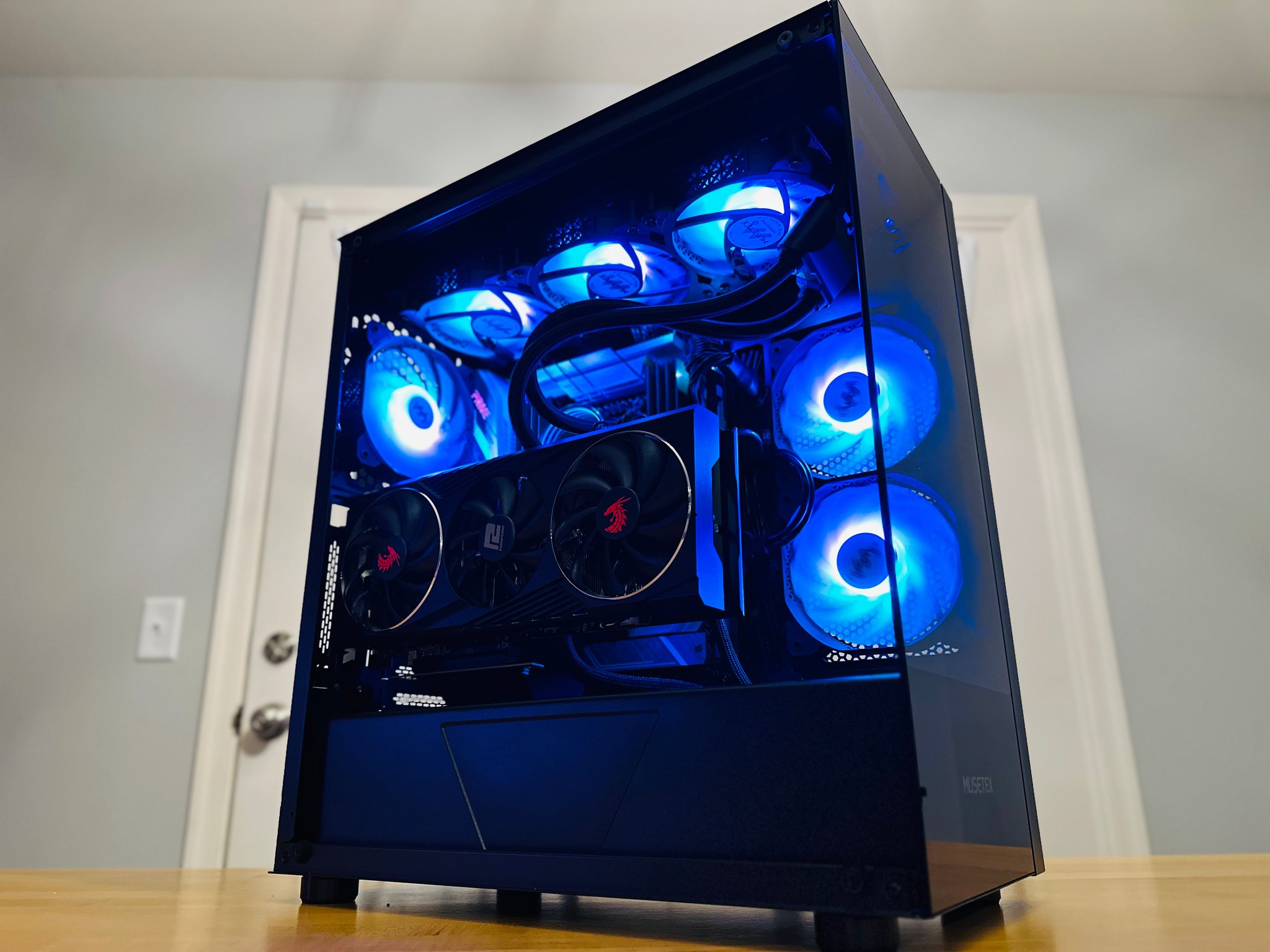 🫨🖤|RX 6800 XT, Core i7 7800x, 64gb DDR4, 1tb SSD, WiFi Equipped AIO Cooled Gaming PC!