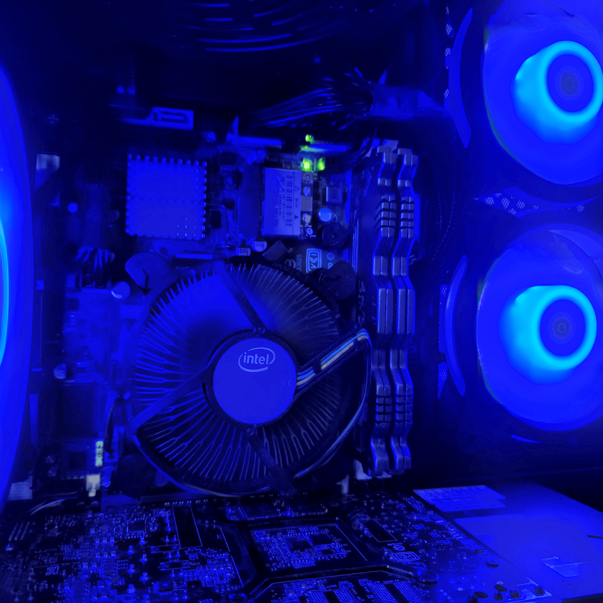 Intel Core i7 2600 // EVGA GeForce GTX 660 Ti // 16GB 1600MHz
