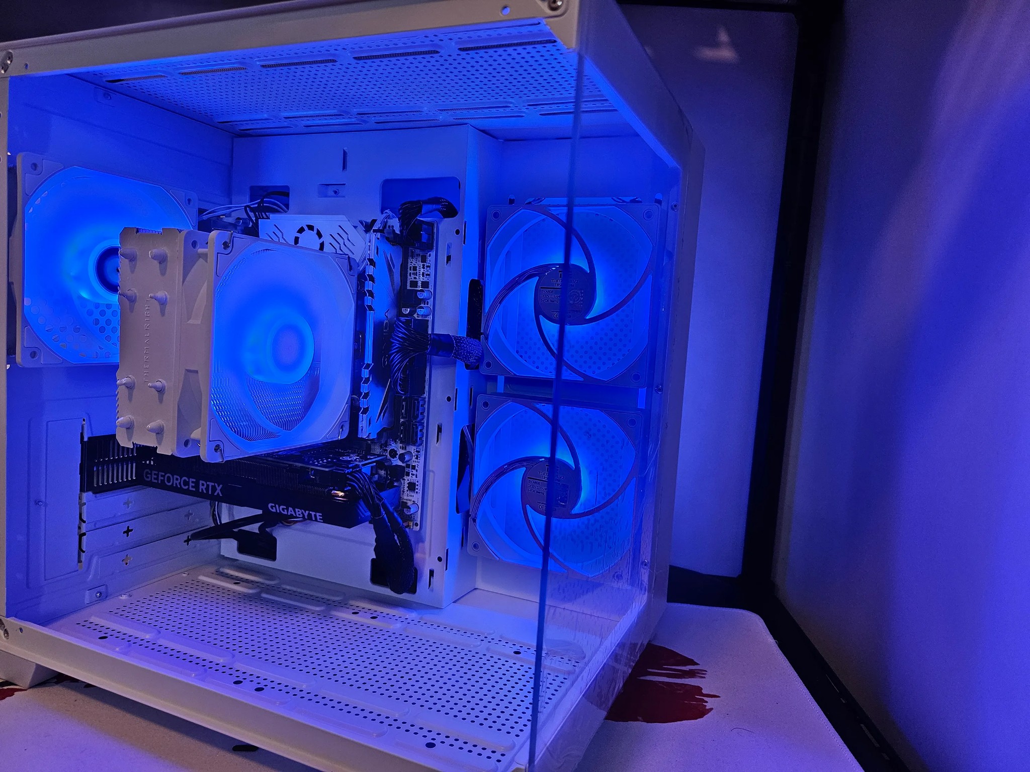 Dent sale Arctic Rig Intel 14 Core / 32GB DDR4 / 2TB SSD / RTX 4060