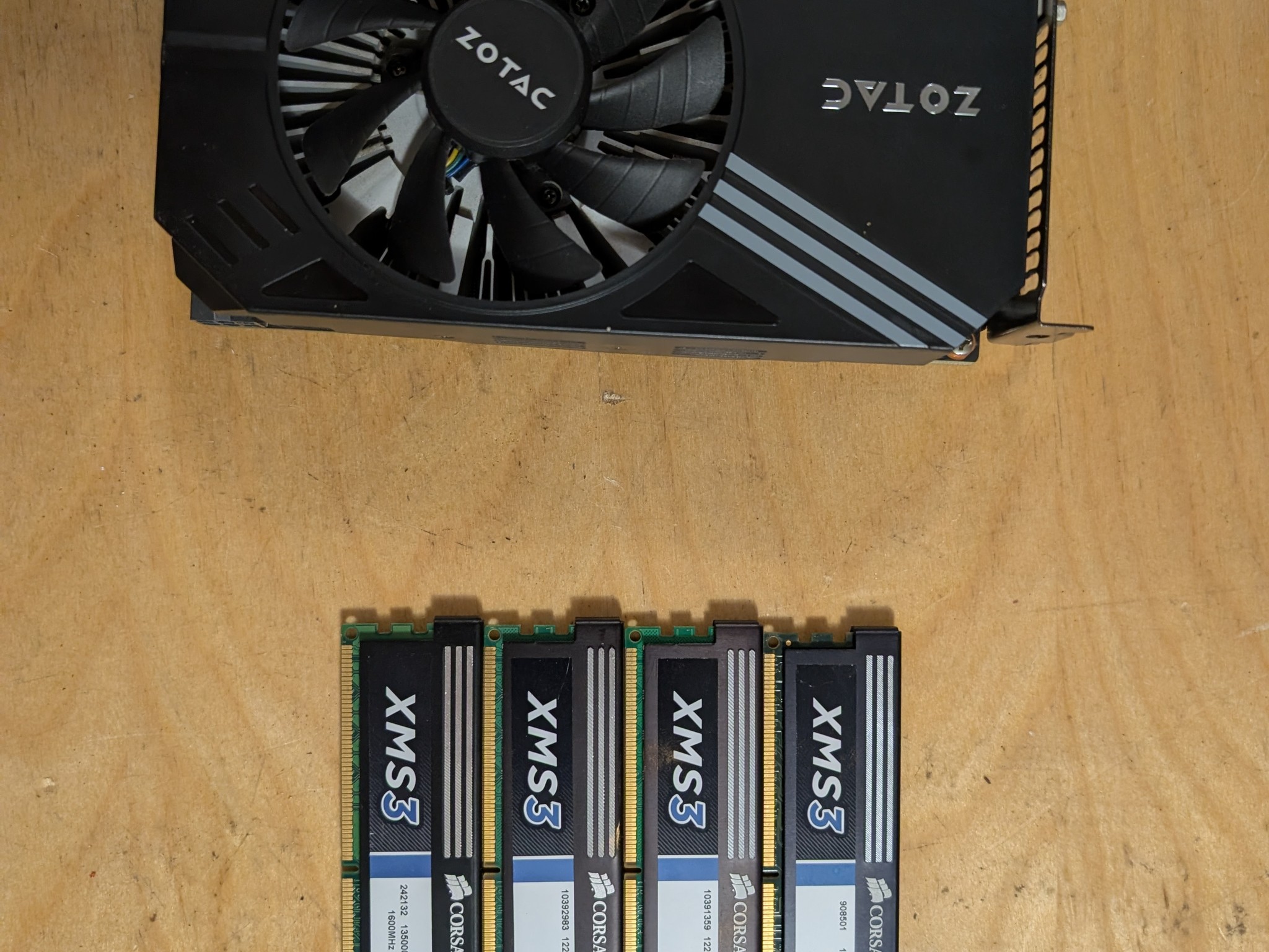 Zotac Nvidia GTX 950 2GB + 32GB DDR3 1333MTs